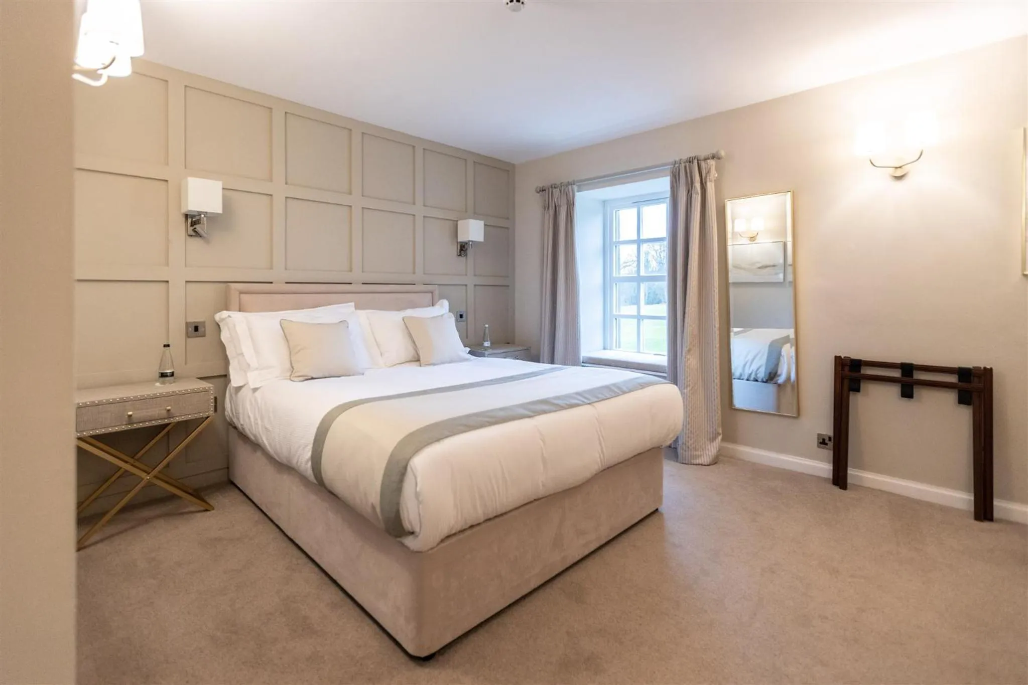 Bedroom, Bed in Marshall Meadows Manor House