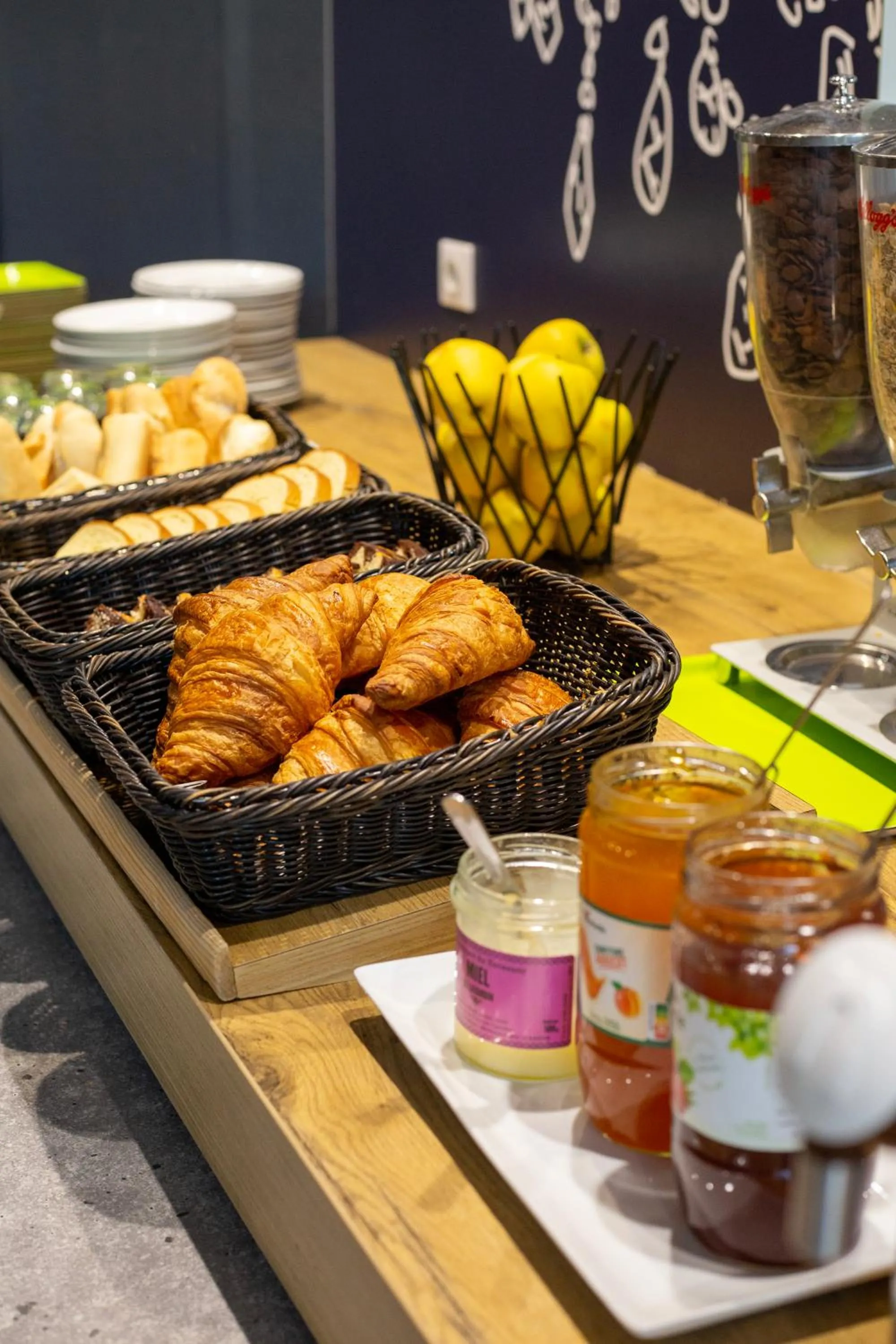 Buffet breakfast in ibis budget Avignon Centre