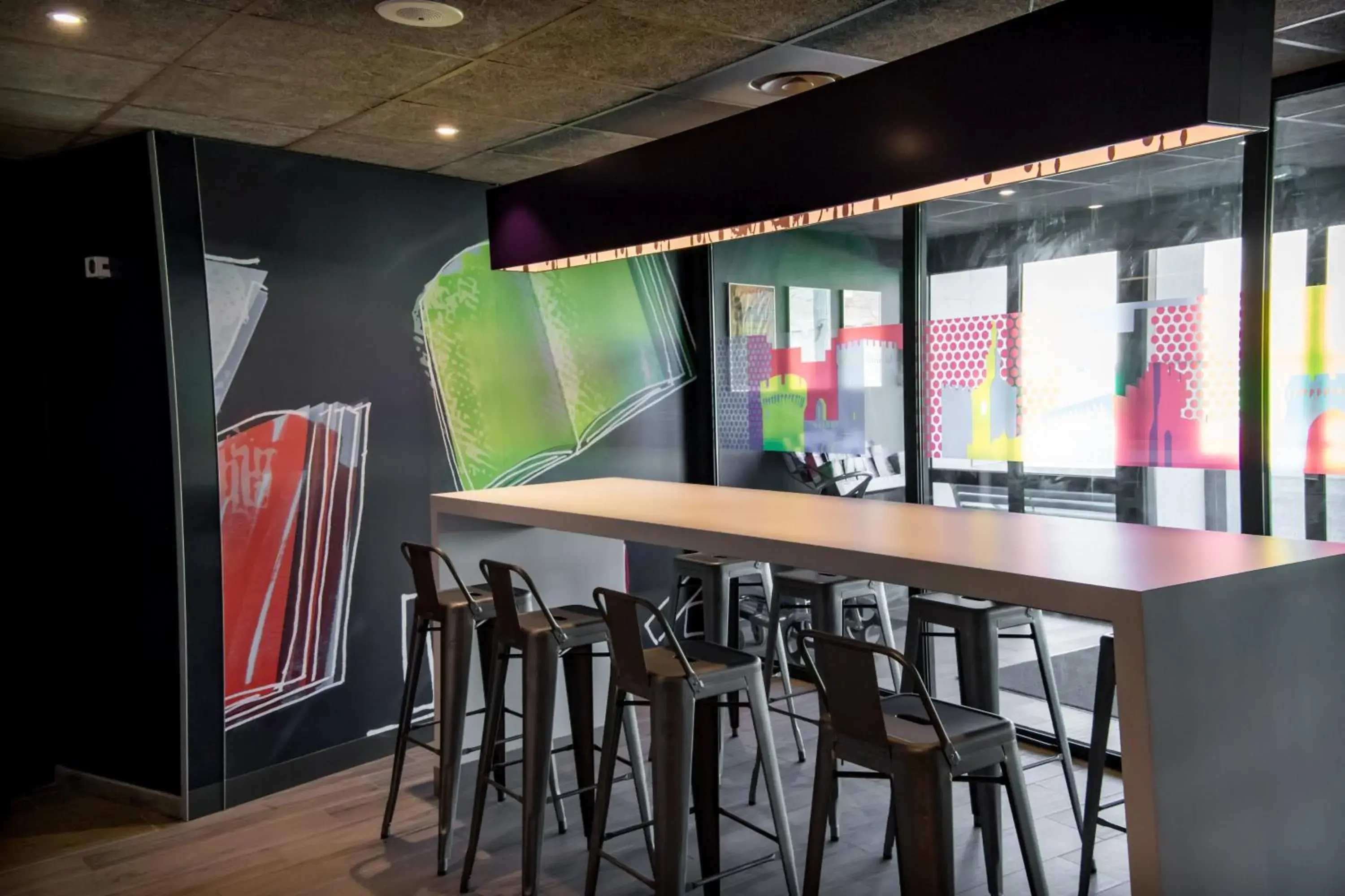 Lounge or bar in ibis budget Avignon Centre Lounge or bar in ibis budget Avignon Centre