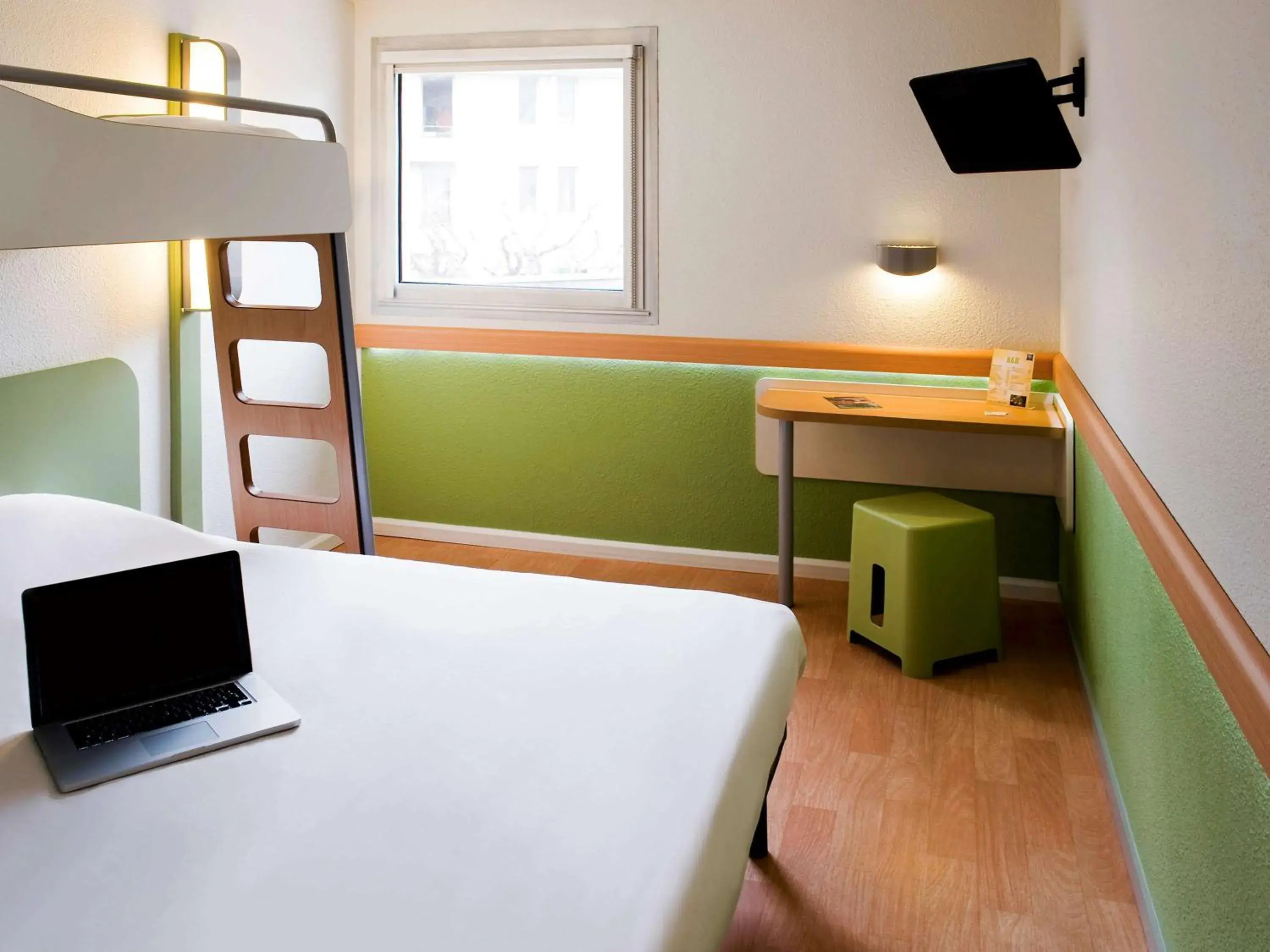 Bedroom, Bed in ibis budget Avignon Centre Bedroom, Bed in ibis budget Avignon Centre