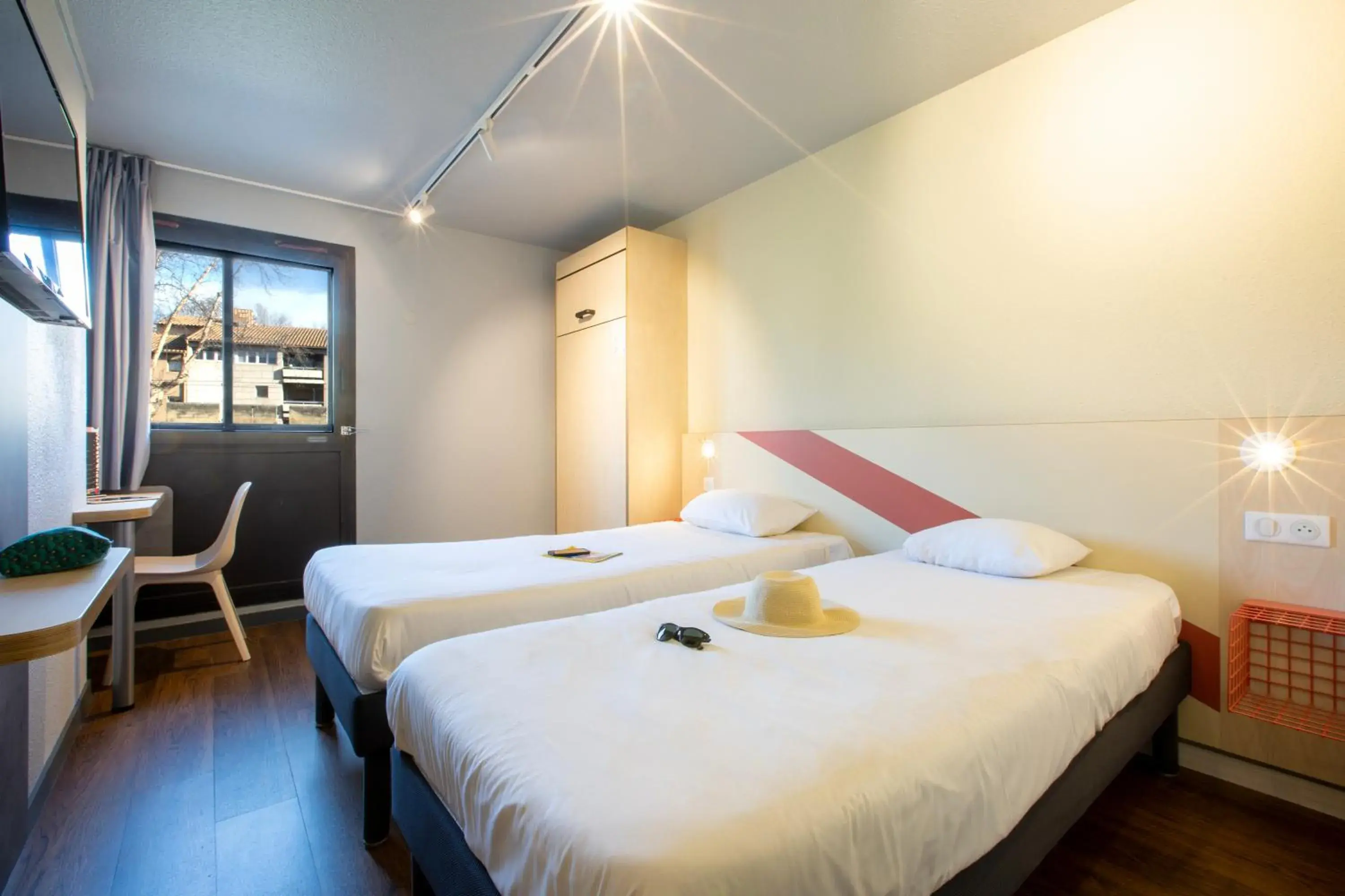 Bedroom, Bed in ibis budget Avignon Centre Bedroom, Bed in ibis budget Avignon Centre