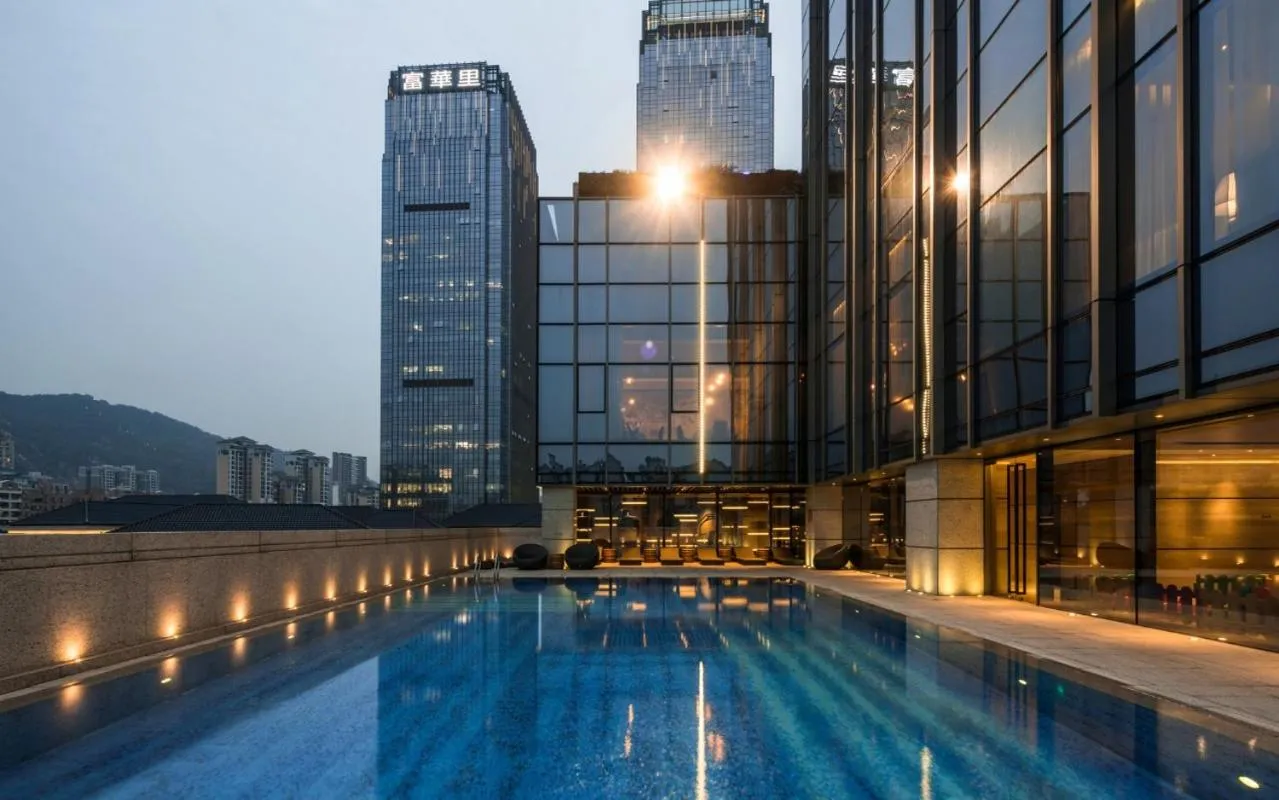Swimming pool in Pullman Zhuhai