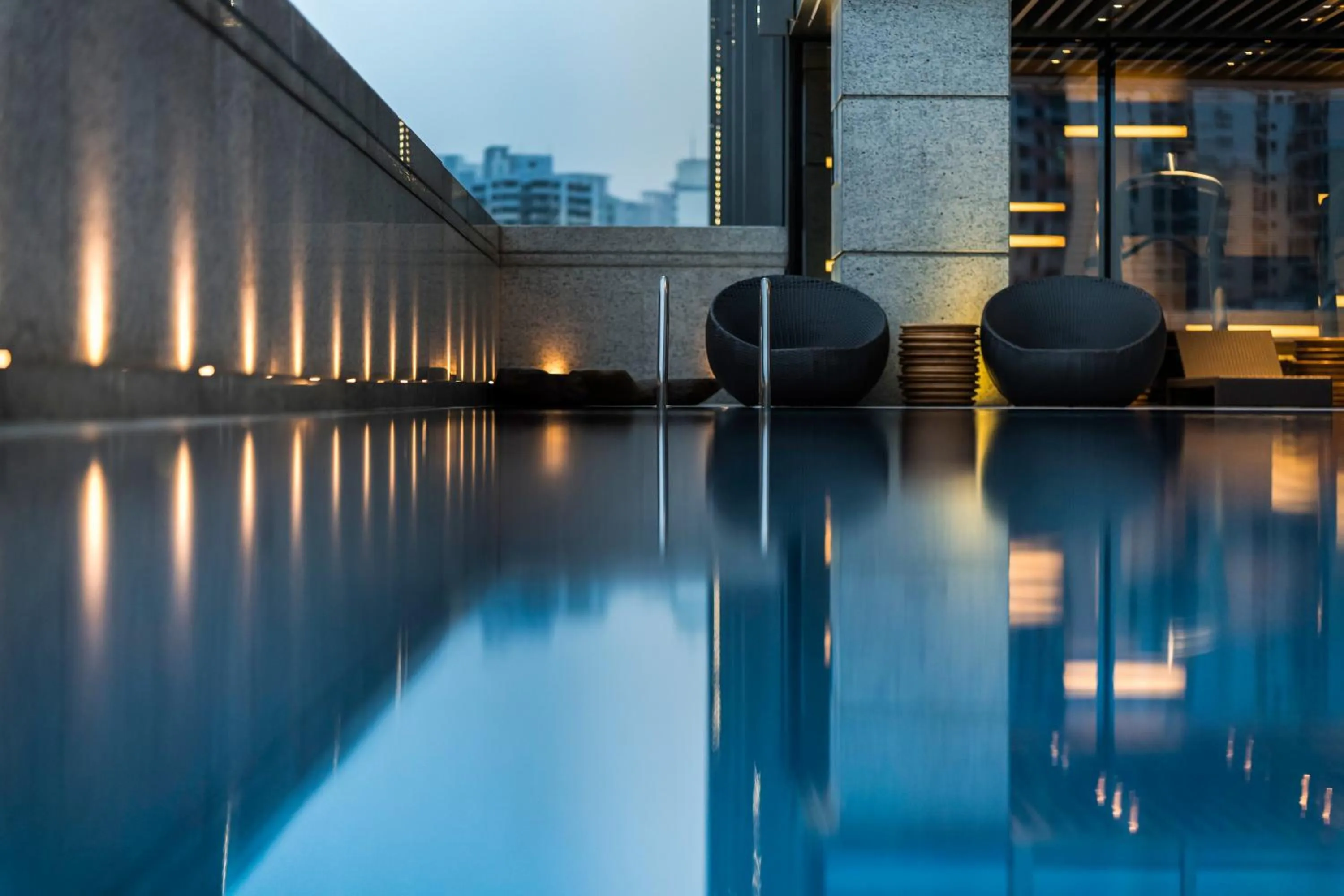 Swimming pool in Pullman Zhuhai