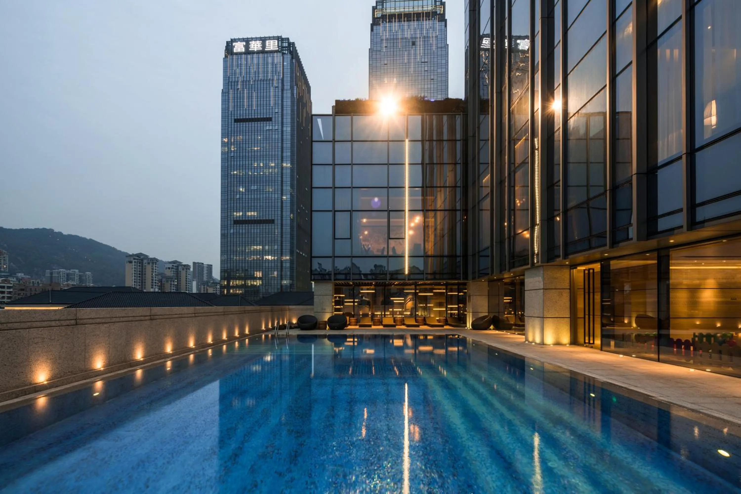 Swimming pool in Pullman Zhuhai