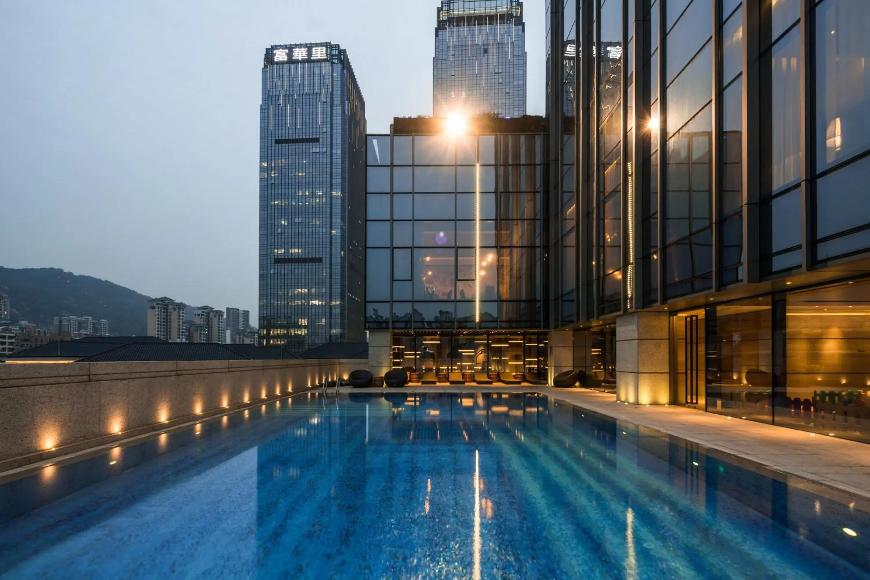 Swimming pool in Pullman Zhuhai Swimming pool in Pullman Zhuhai