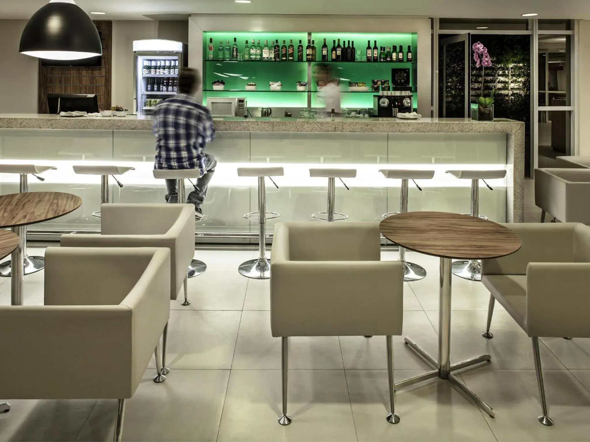 Lounge or bar in ibis Rio de Janeiro Parque Olimpico Lounge or bar in ibis Rio de Janeiro Parque Olimpico