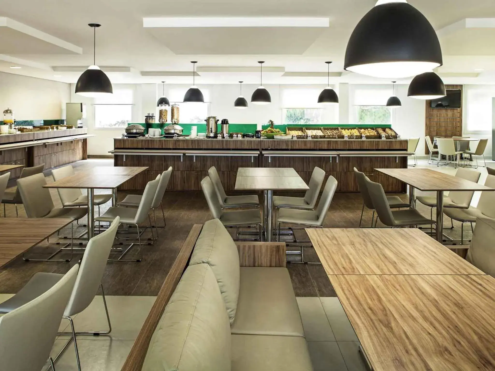 Lounge or bar in ibis Rio de Janeiro Parque Olimpico Lounge or bar in ibis Rio de Janeiro Parque Olimpico