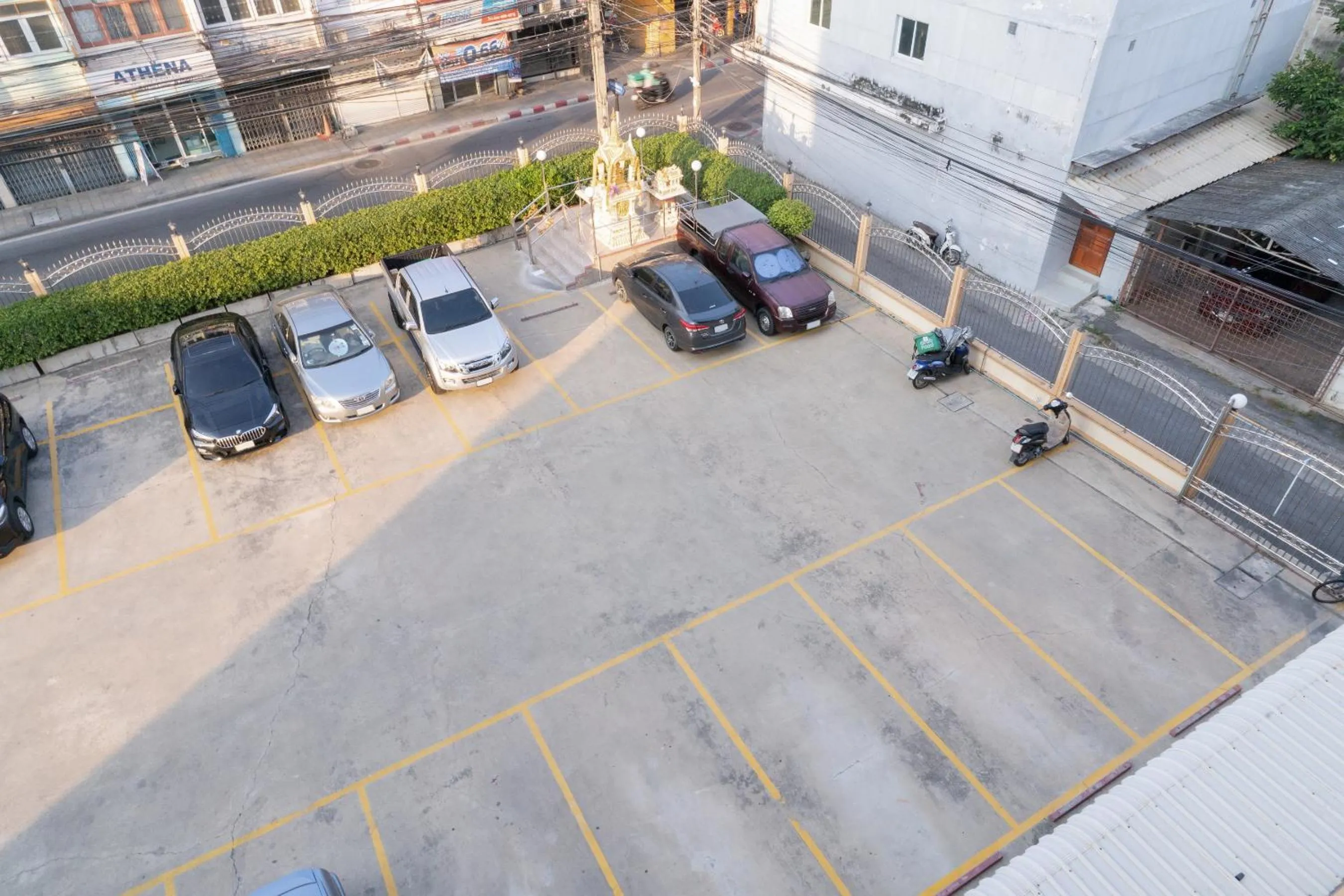 Parking in Nicha Residence Hotel