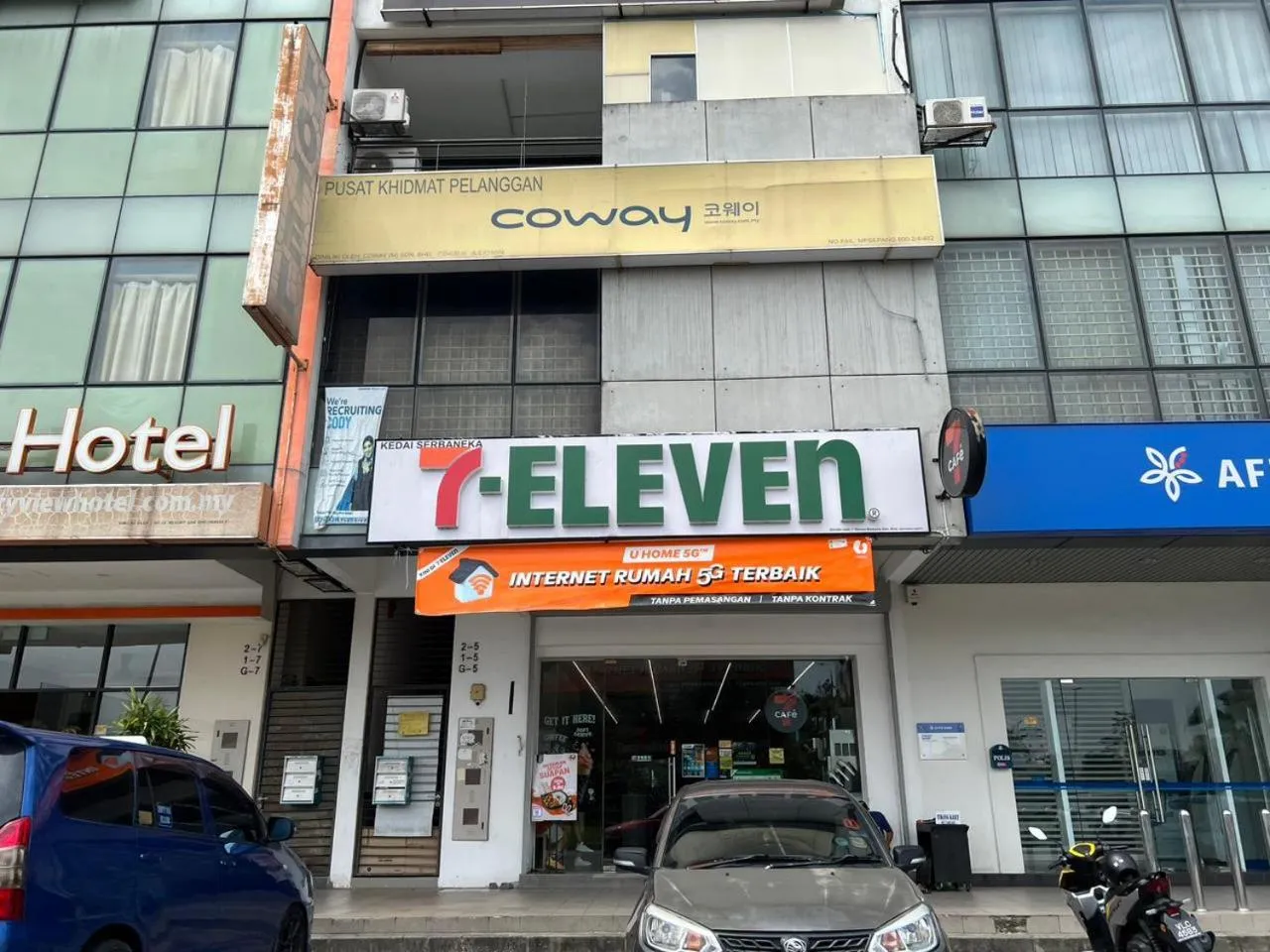 Shopping Area in Afie Roomstay KLIA Airport Transit