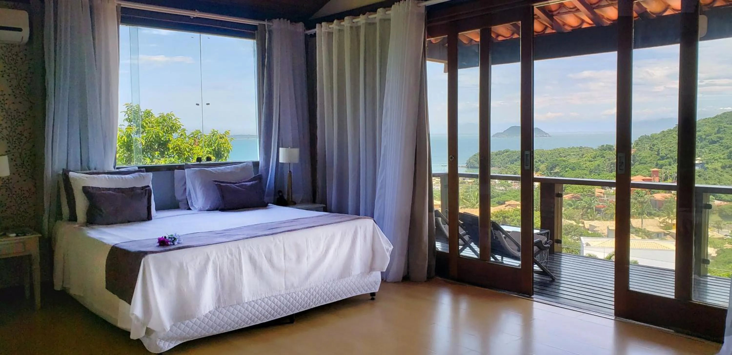 Photo of the whole room, Bed in Ilha Branca Exclusive Hotel