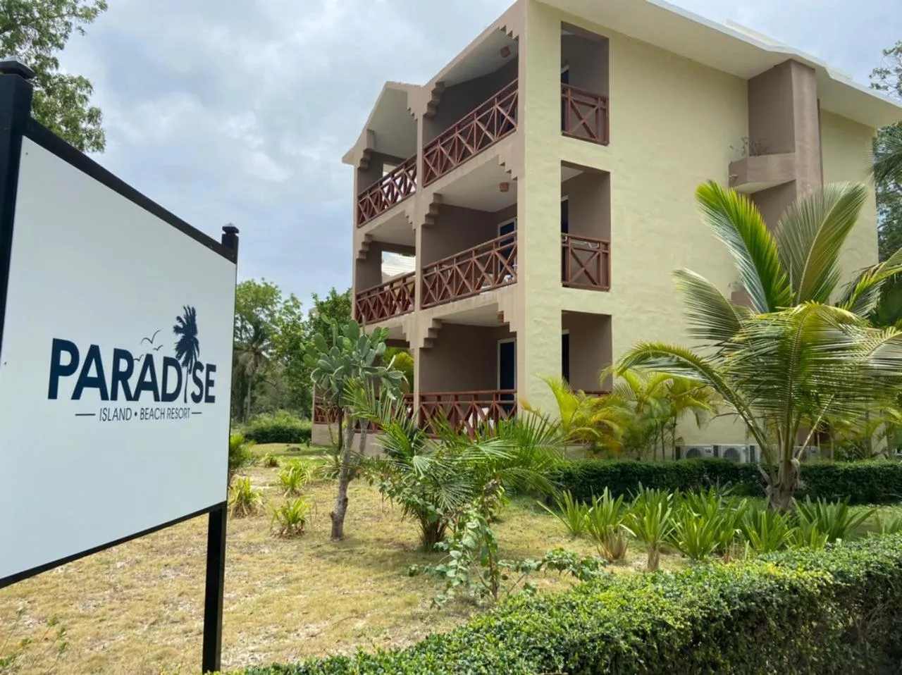 Property building in Paradise Island Beach Resort