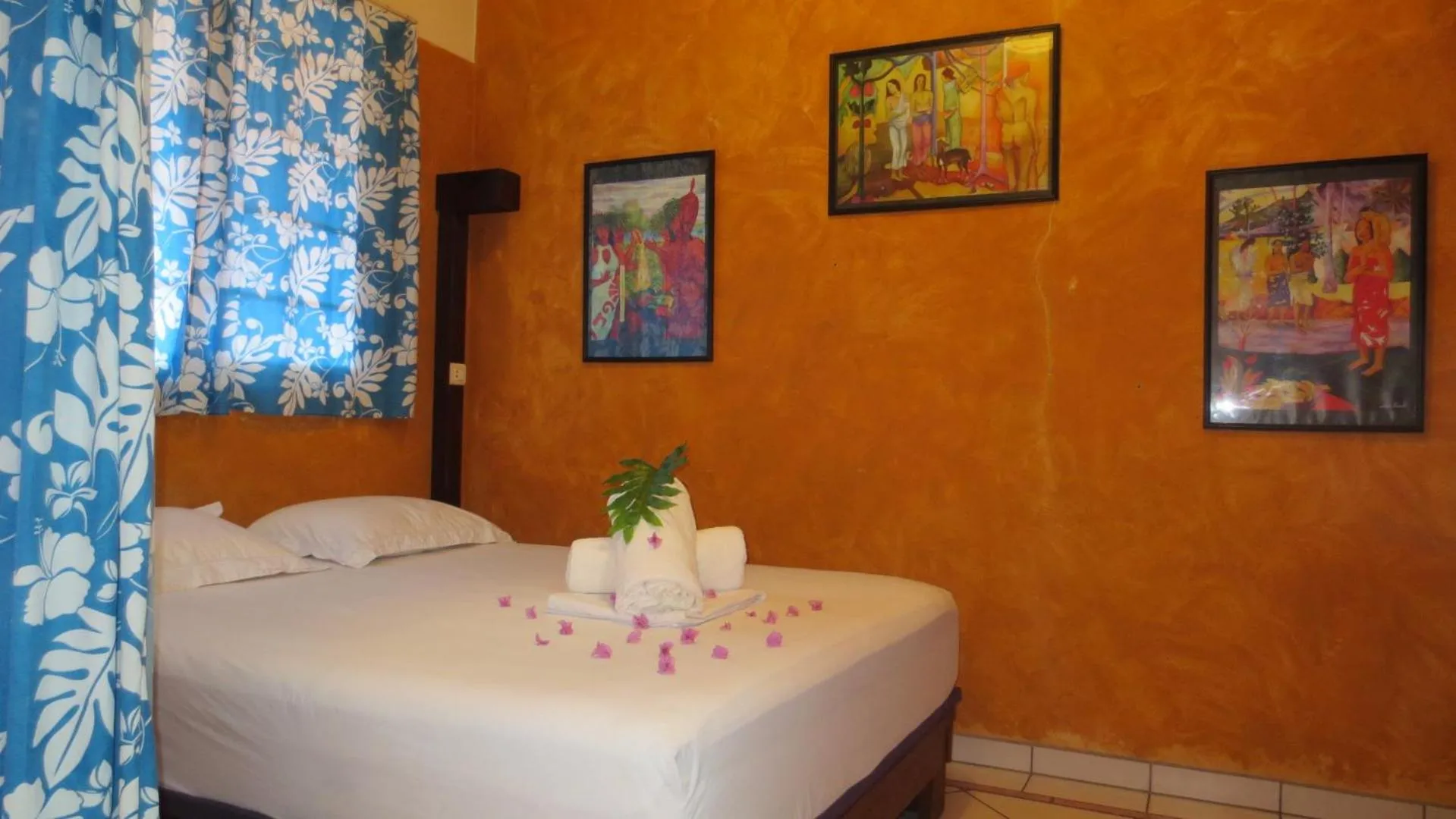 Bedroom, Bed in Sunset Hill Lodge