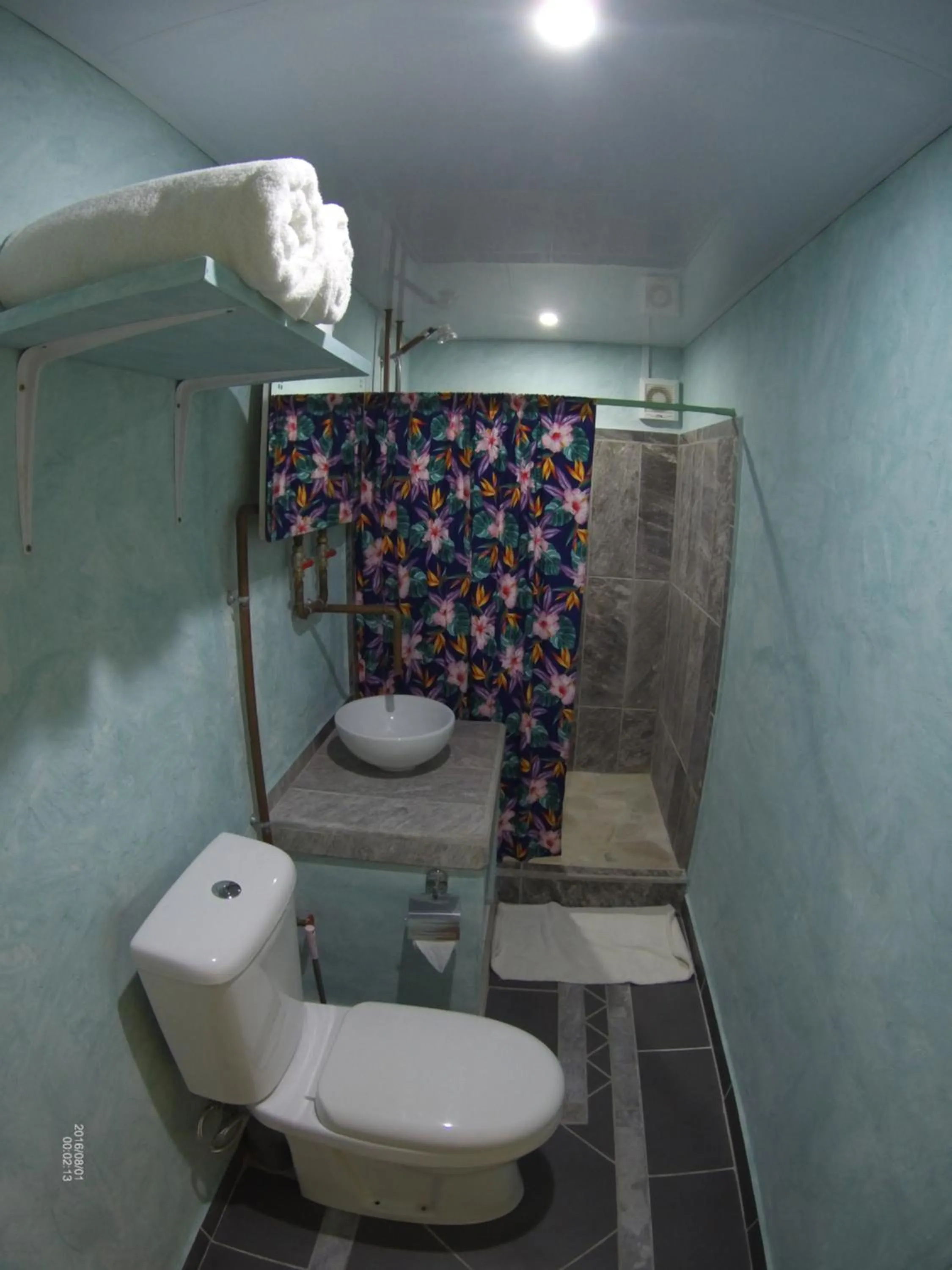 Shower in Sunset Hill Lodge