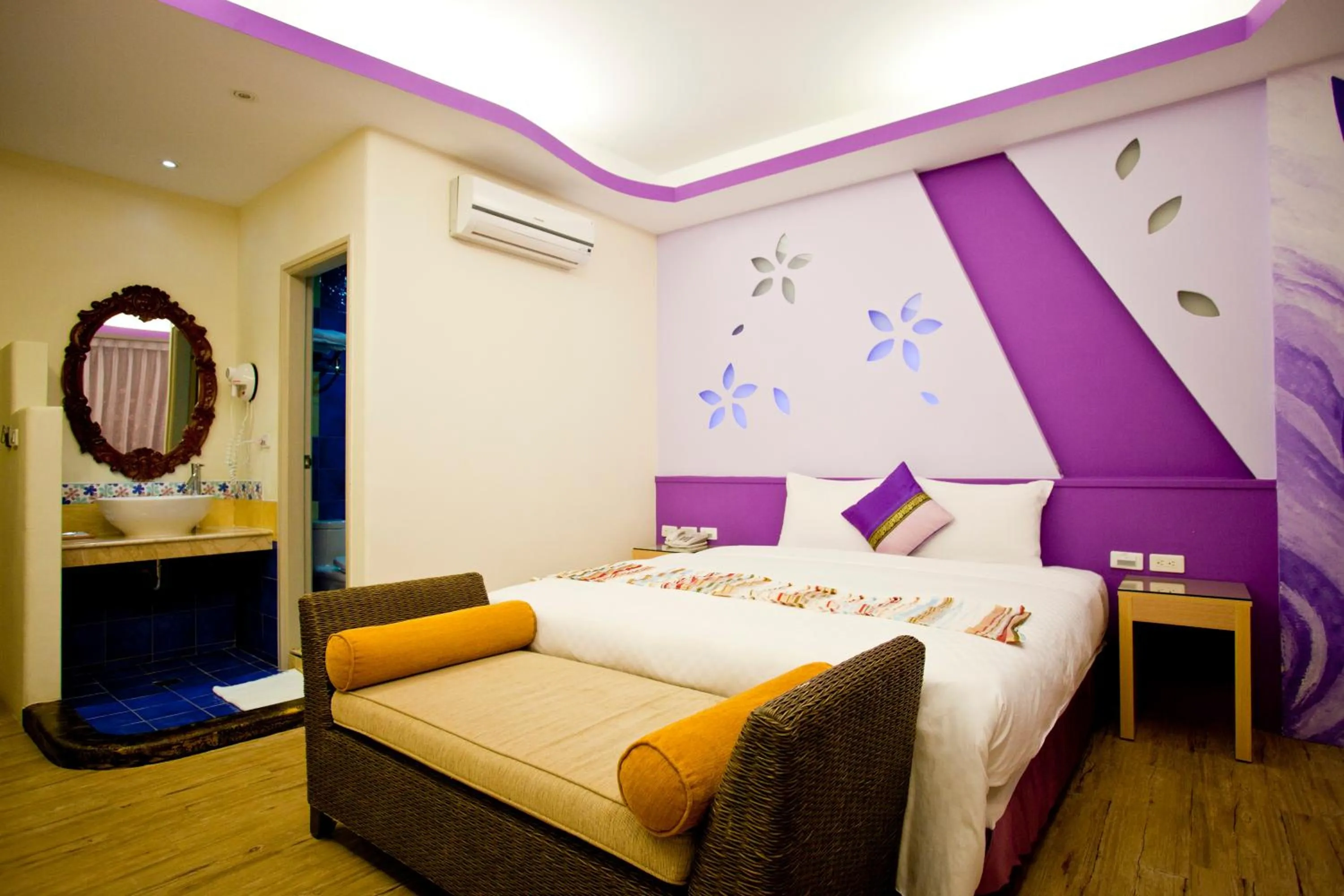 Photo of the whole room, Bed in Millennium Inn