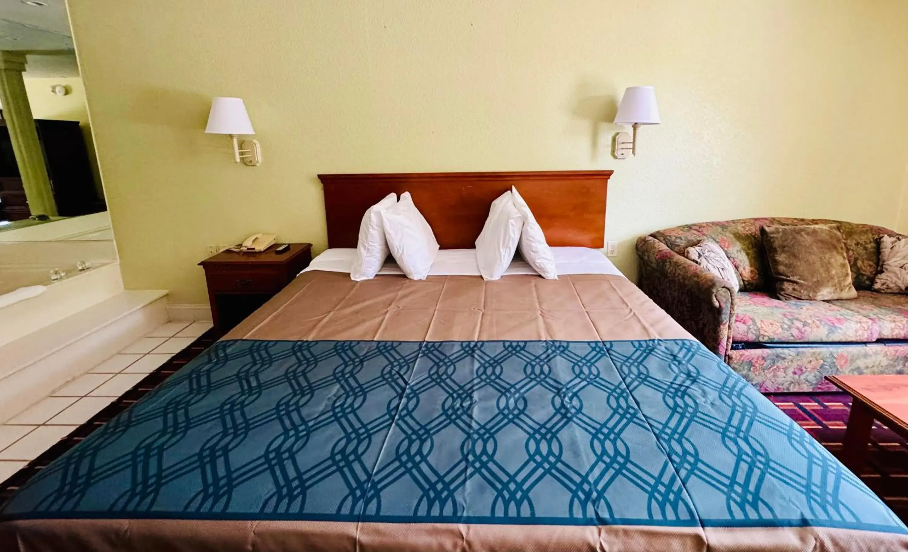 Deluxe King Suite in Ozark Inn and Suites Deluxe King Suite in Ozark Inn and Suites