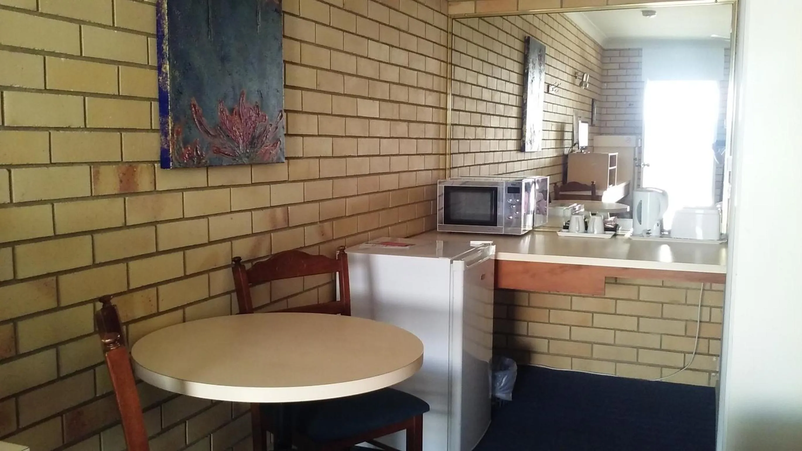Kitchen or kitchenette in Nambour Central Motel