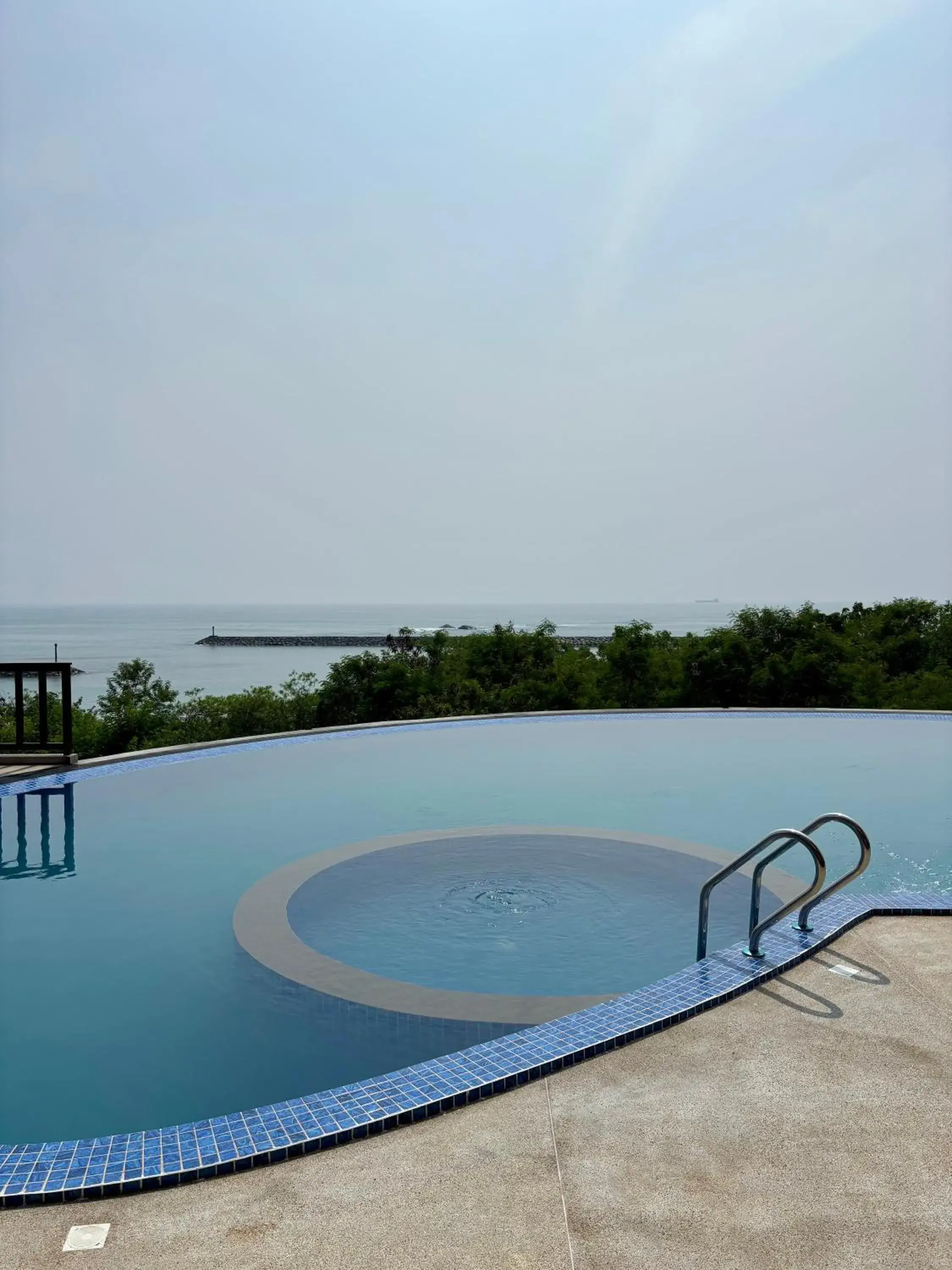 Swimming pool in Ananthaya Beach Swimming pool in Ananthaya Beach
