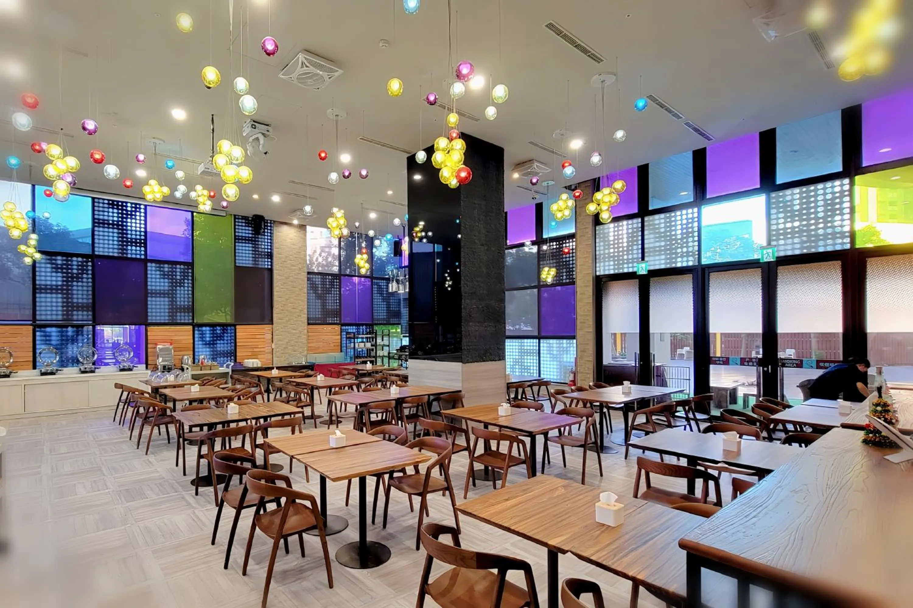 Restaurant/places to eat in Freedom Design Hotel