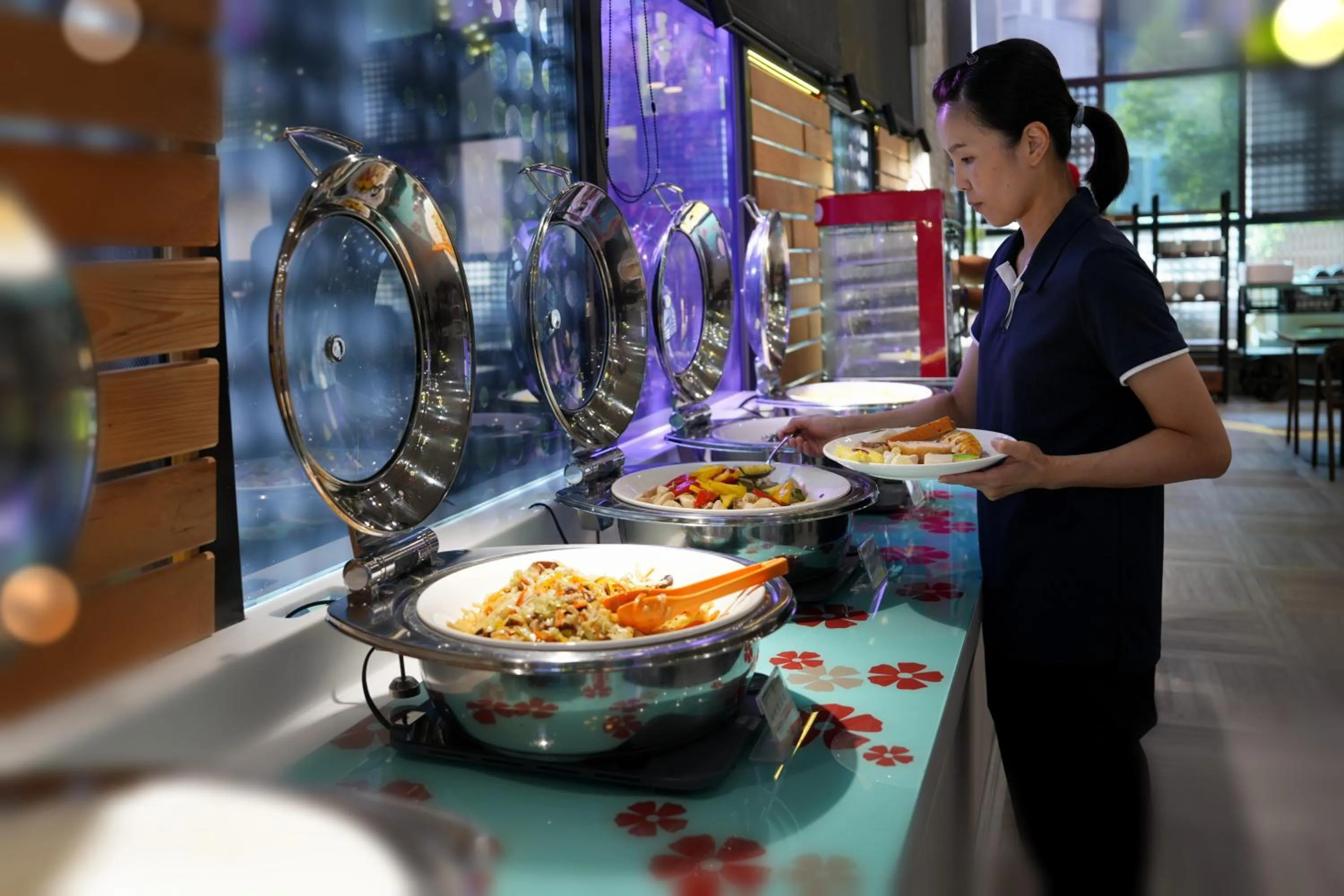 Restaurant/places to eat in Freedom Design Hotel