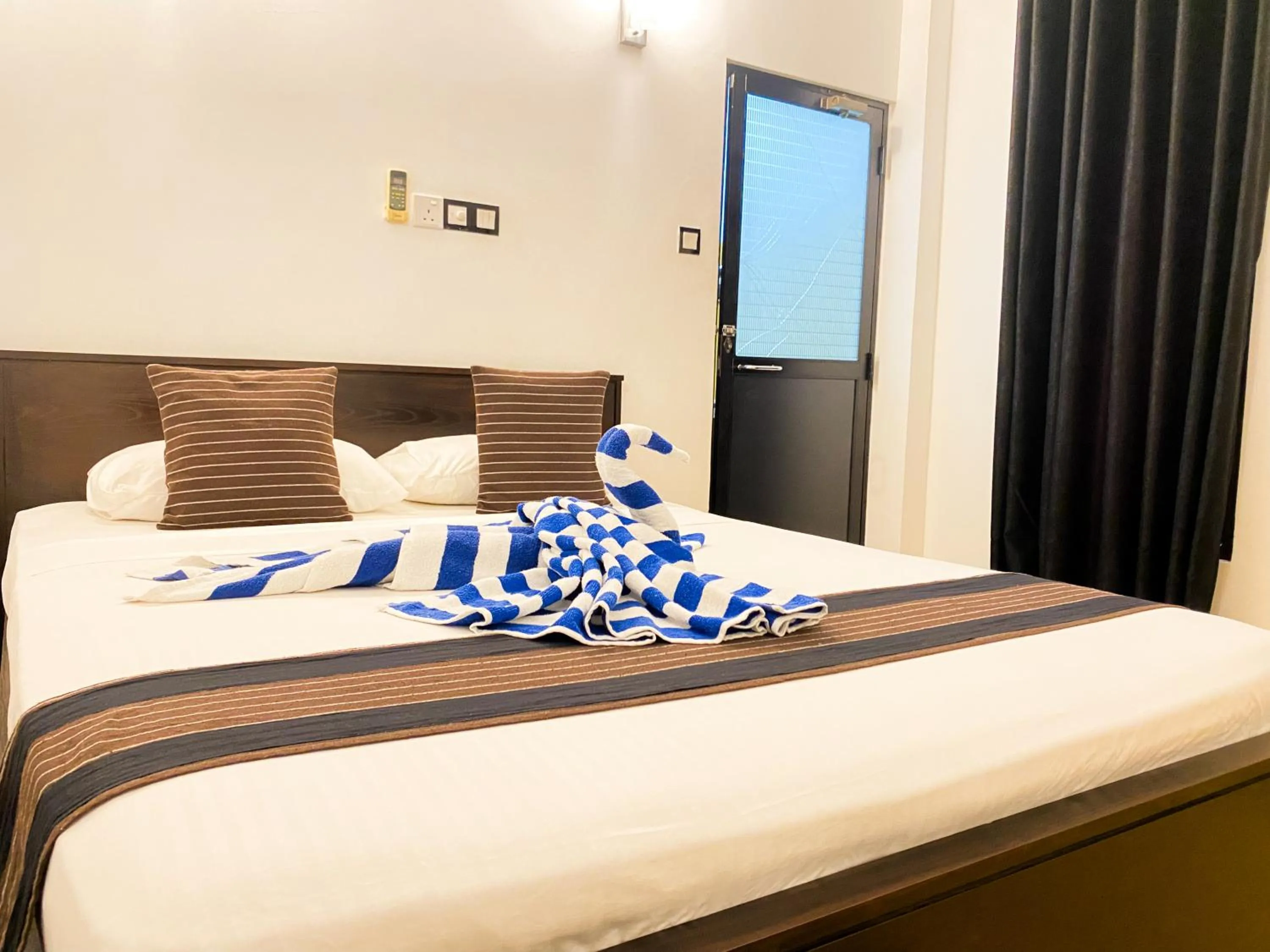 Bed in Coco Palm Villa and Cabanas