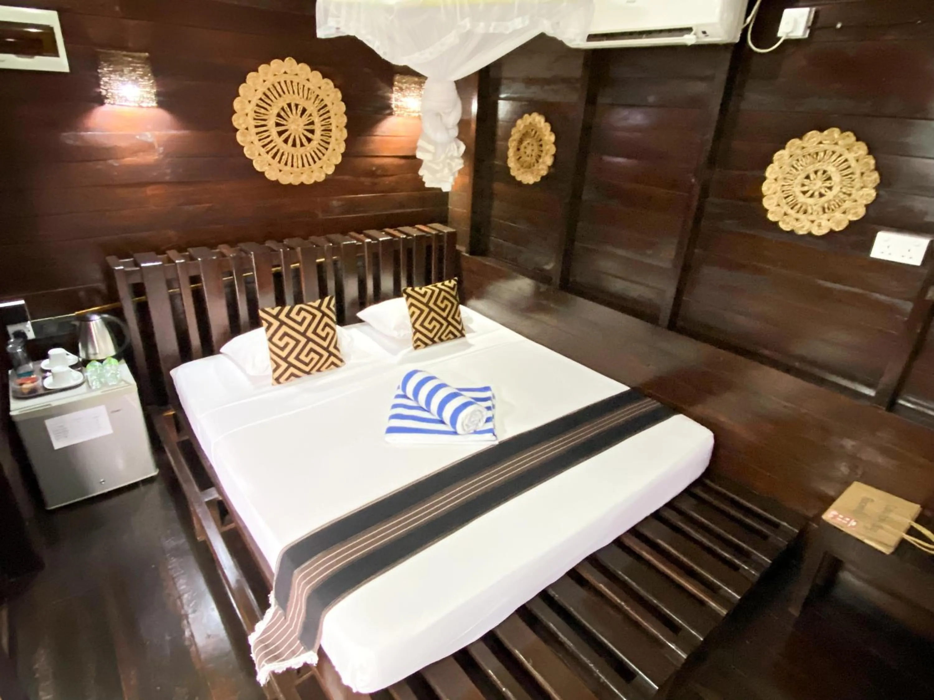 Bed in Coco Palm Villa and Cabanas