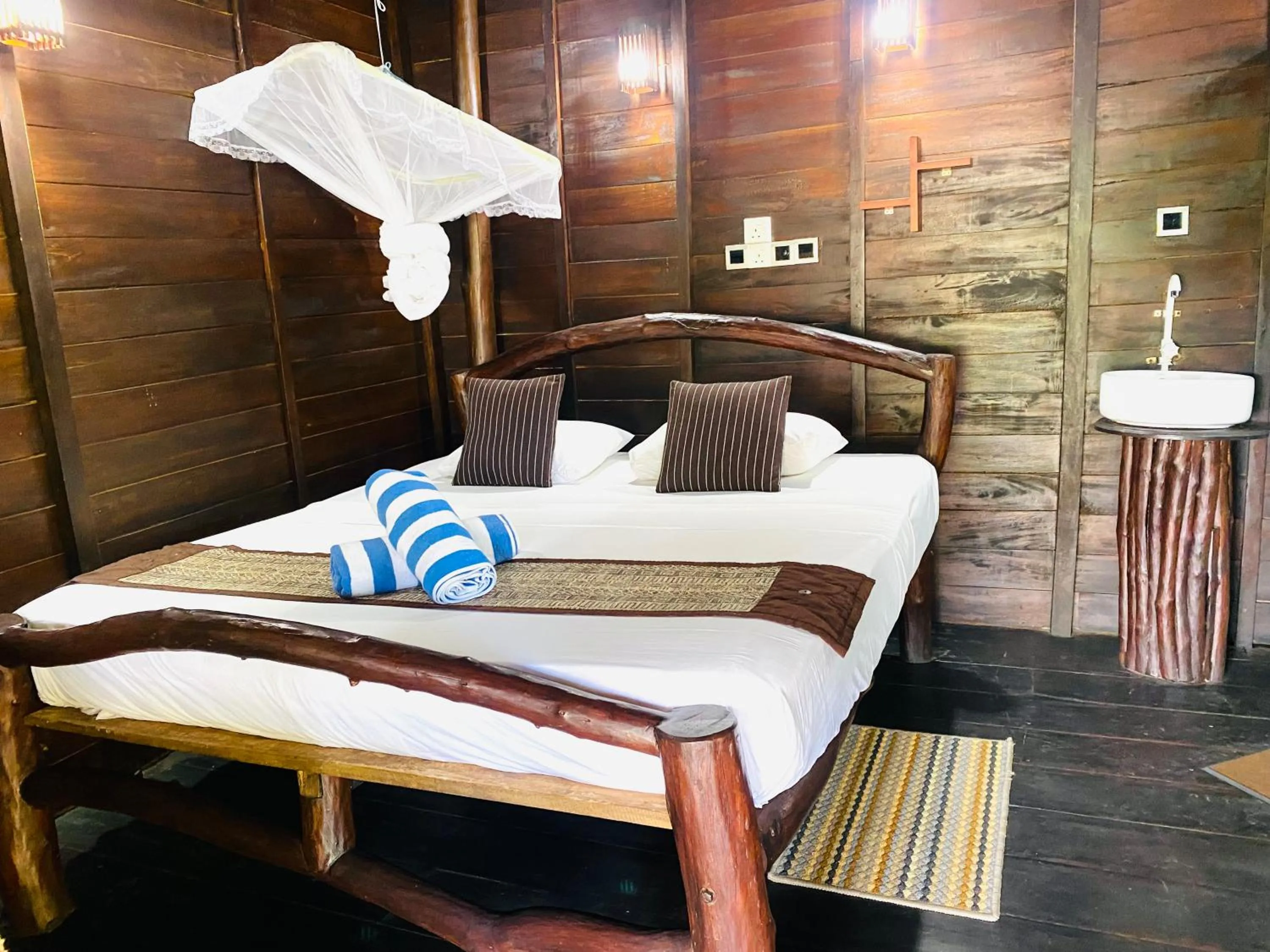 Bed in Coco Palm Villa and Cabanas