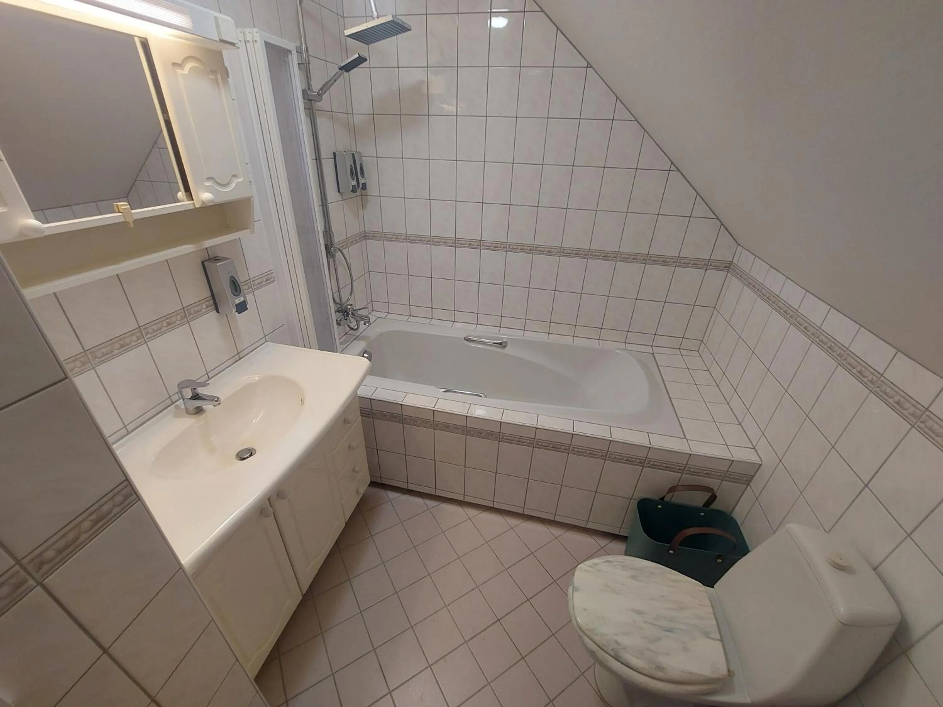 Toilet in Bük City Apartments - Bük - Bükfurdő