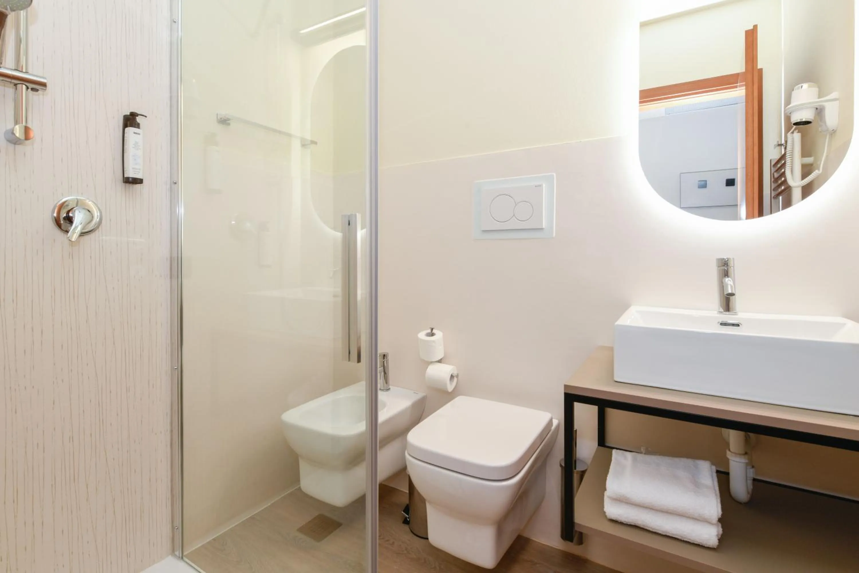 Shower in Hotel Garda