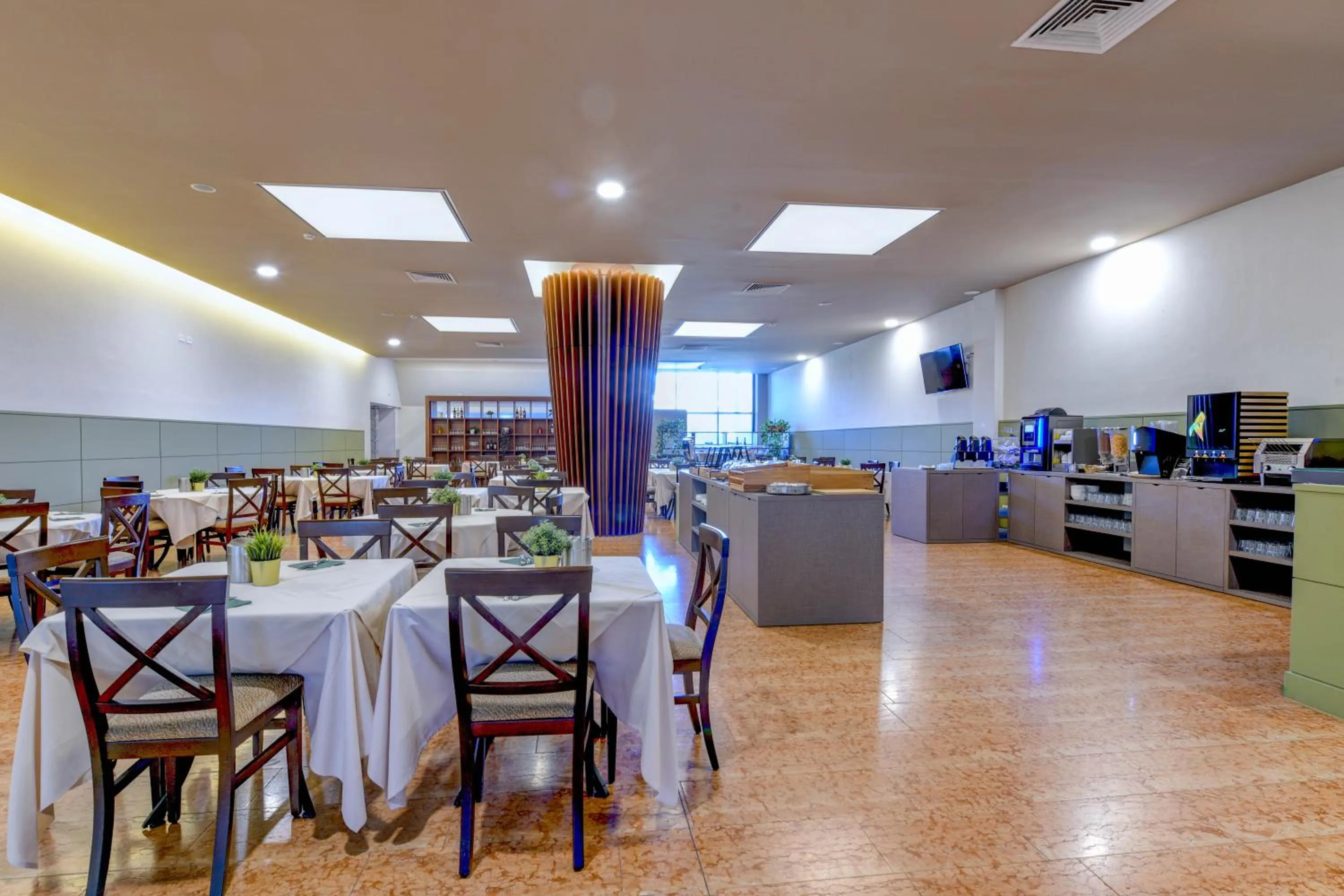 Restaurant/places to eat in Hotel Garda
