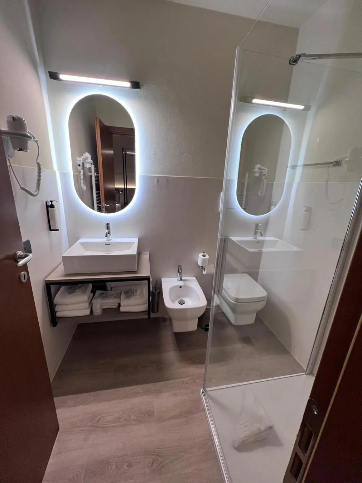 Shower in Hotel Garda