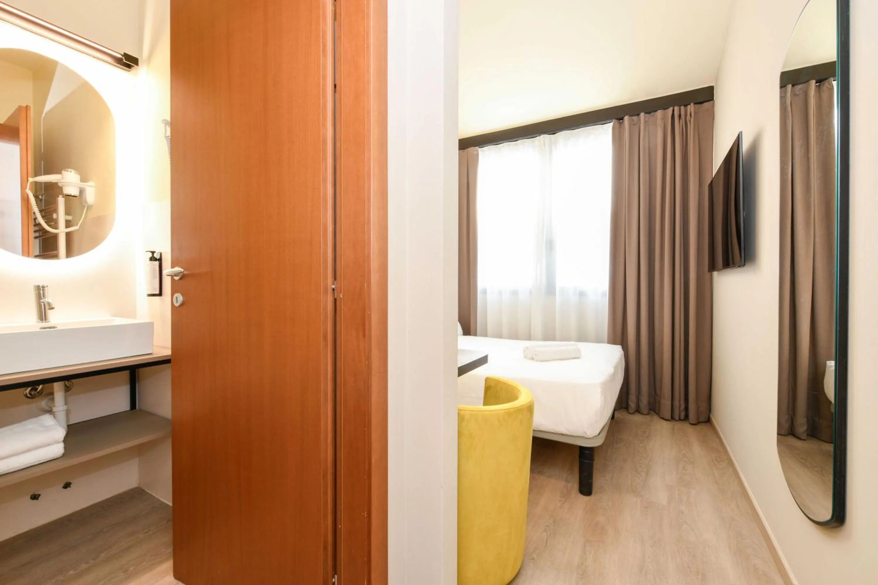 Bed in Best Western Hotel Garda