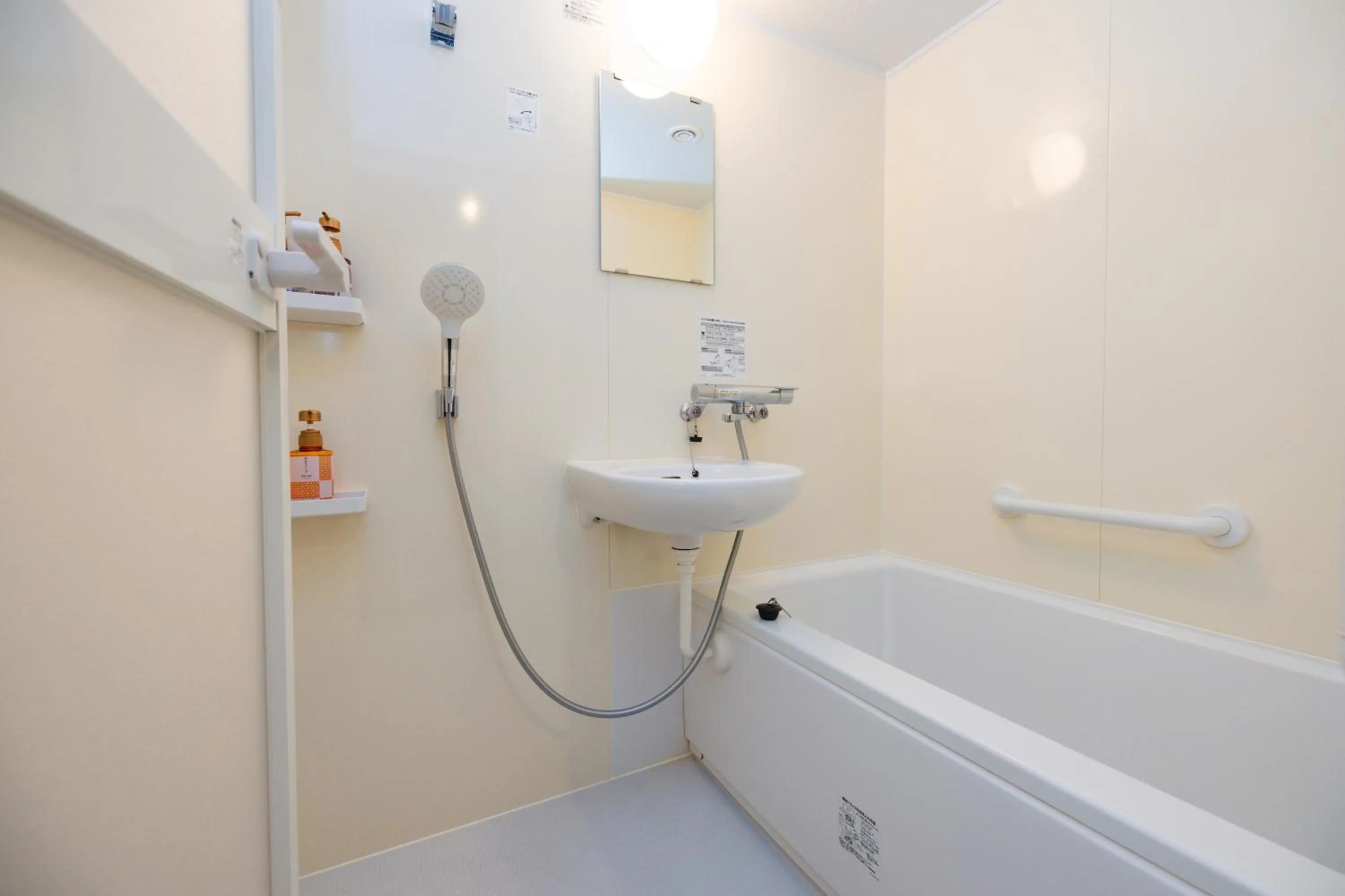 Shower in Hotel Takasago