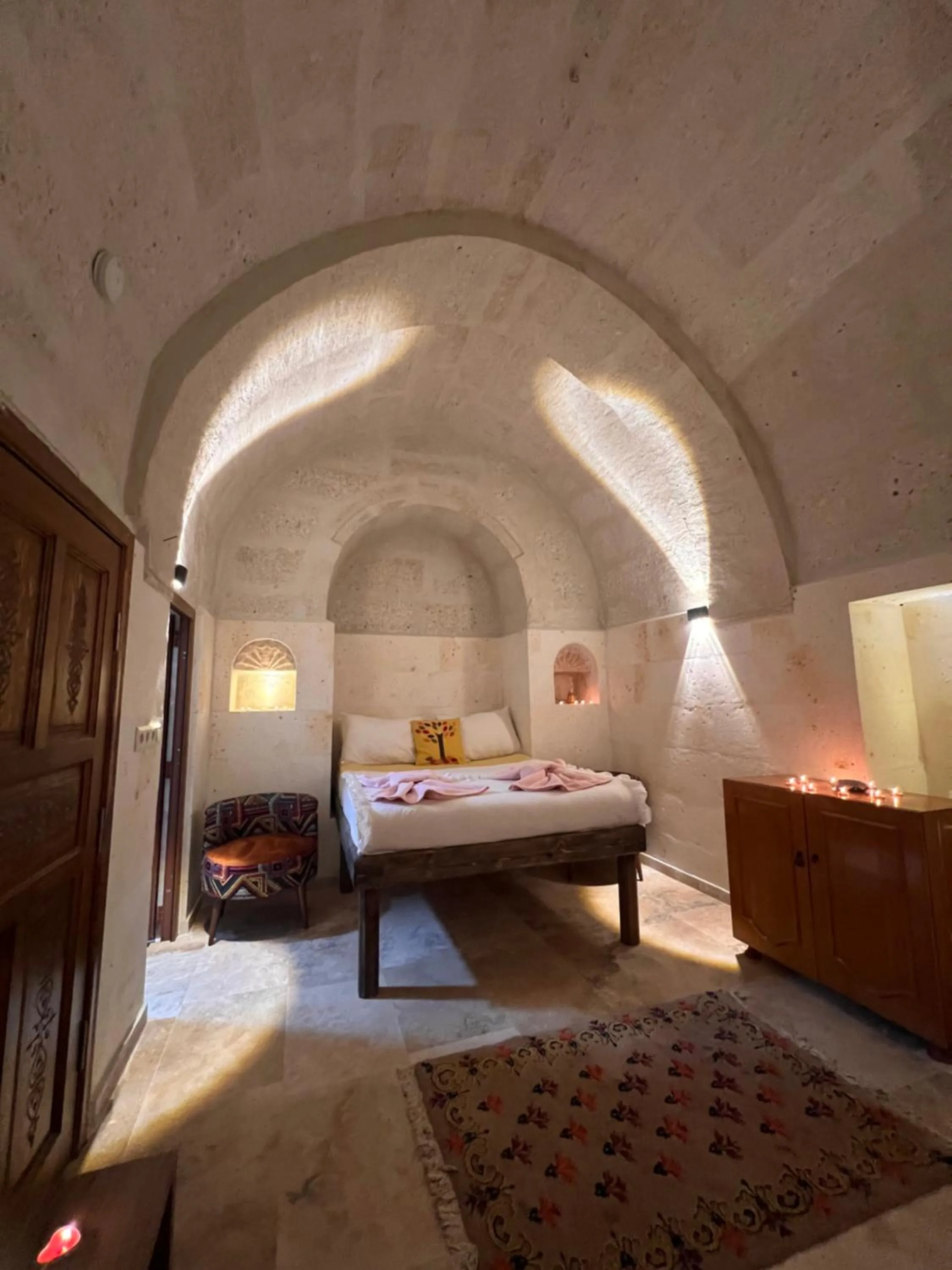 Bedroom, Bed in Uluyol Stone House