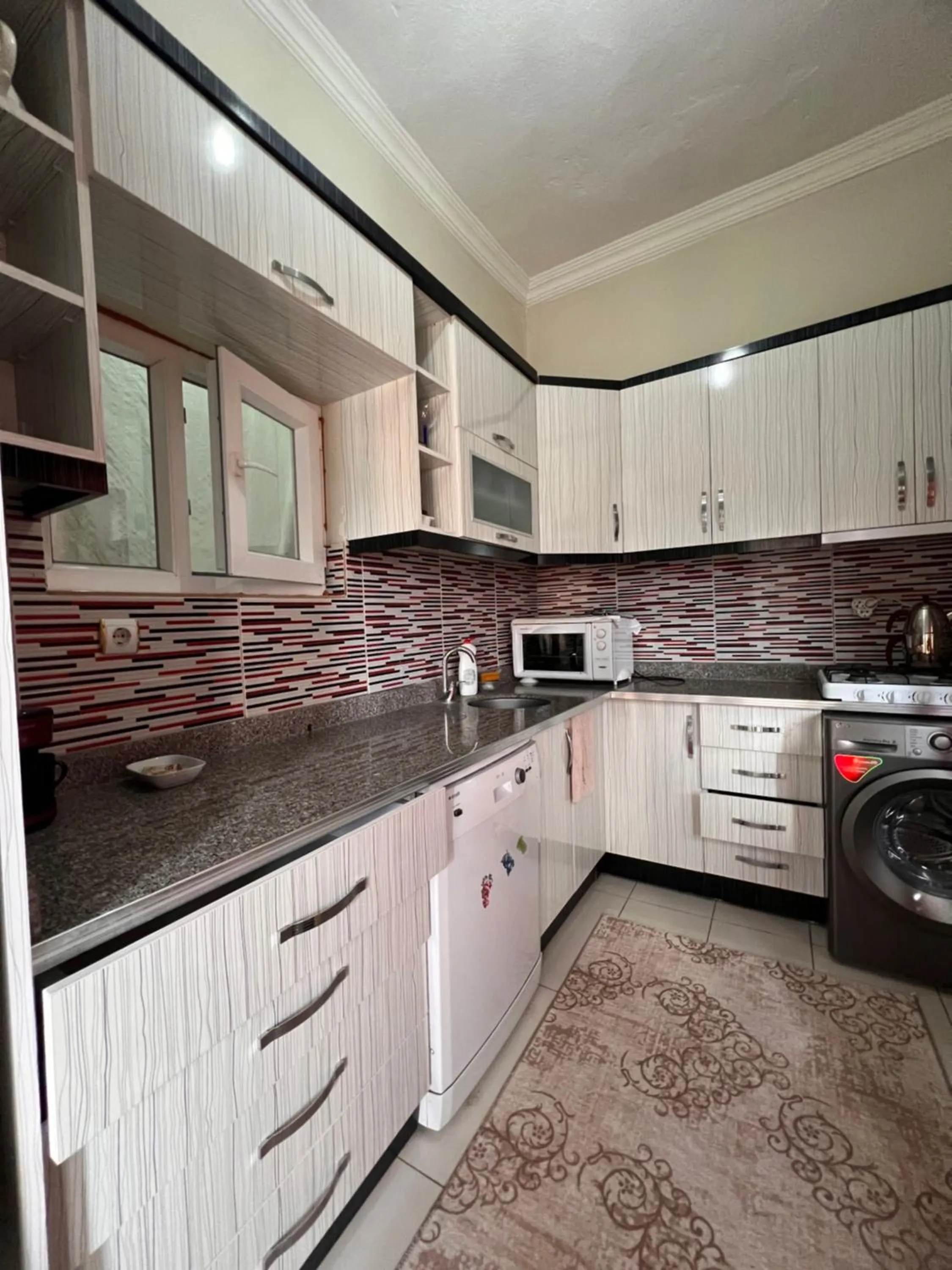 Kitchen or kitchenette in Uluyol Stone House