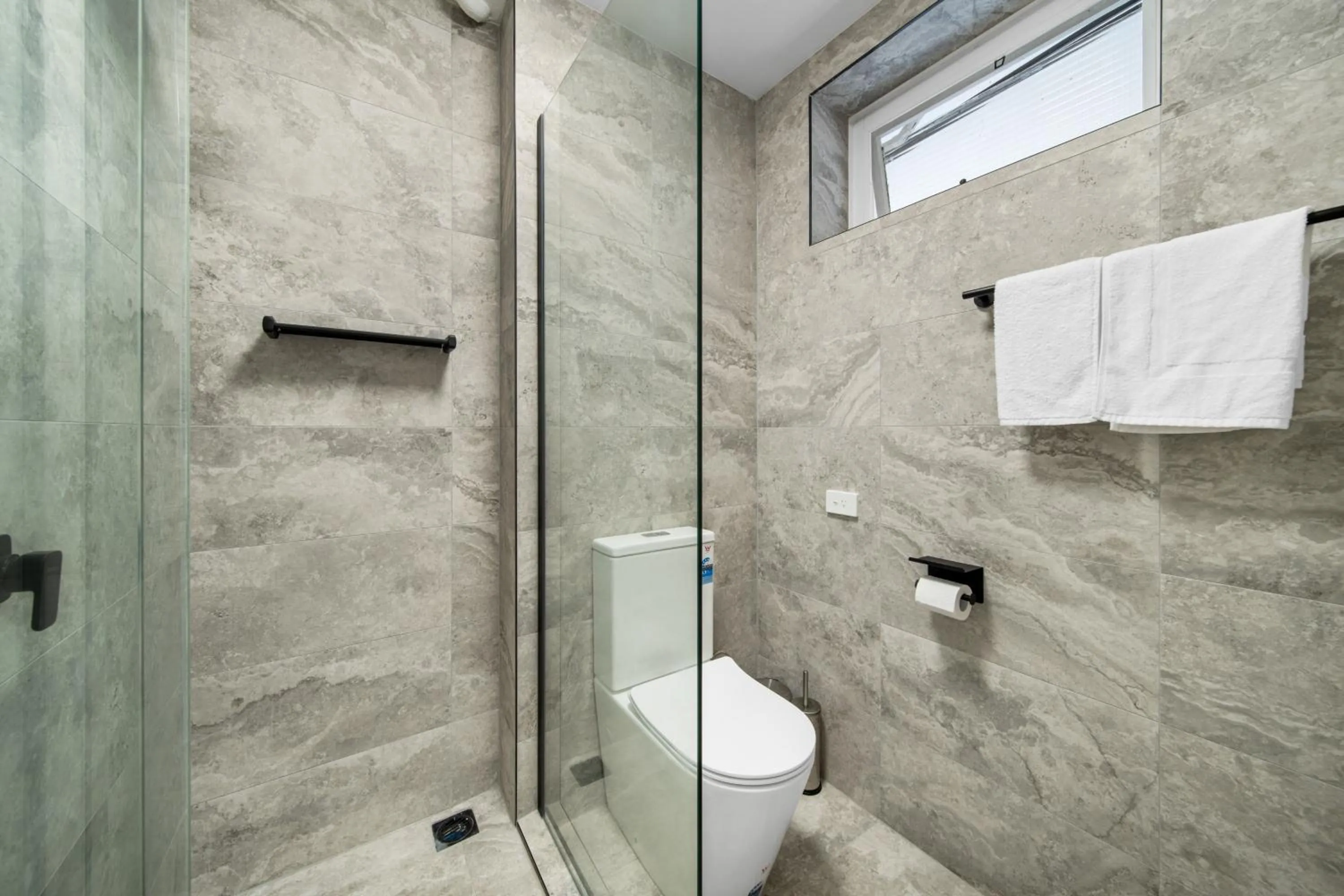 Shower in Kingsway Motel Geelong