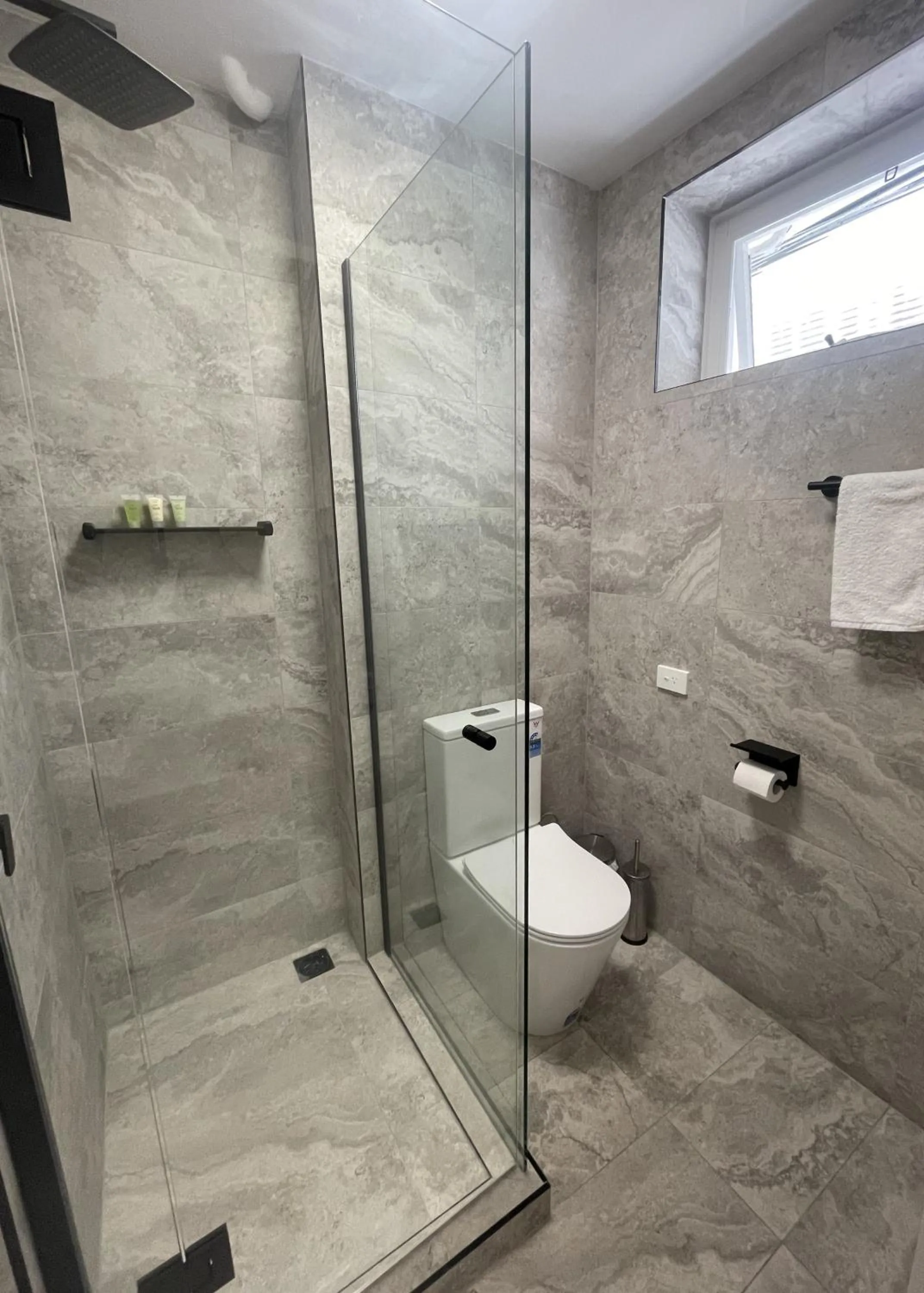 Shower in Kingsway Motel Geelong