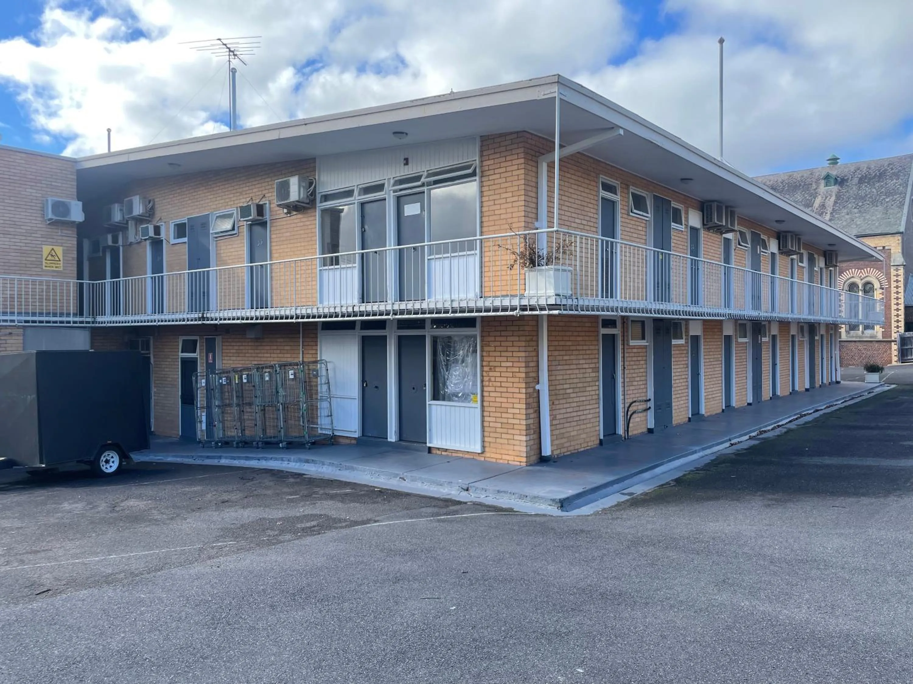 Property building in Kingsway Motel Geelong