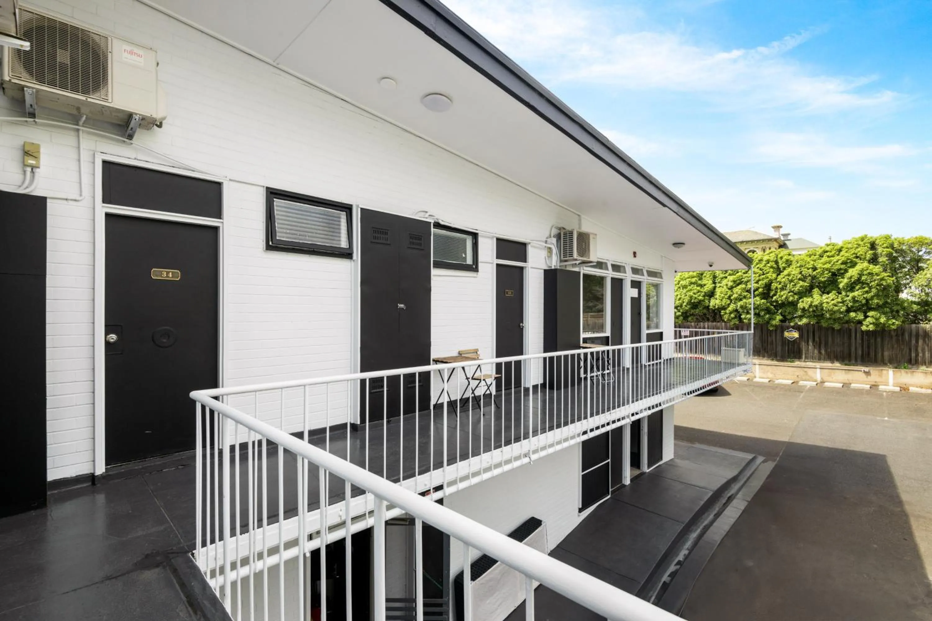 Property building in Kingsway Motel Geelong
