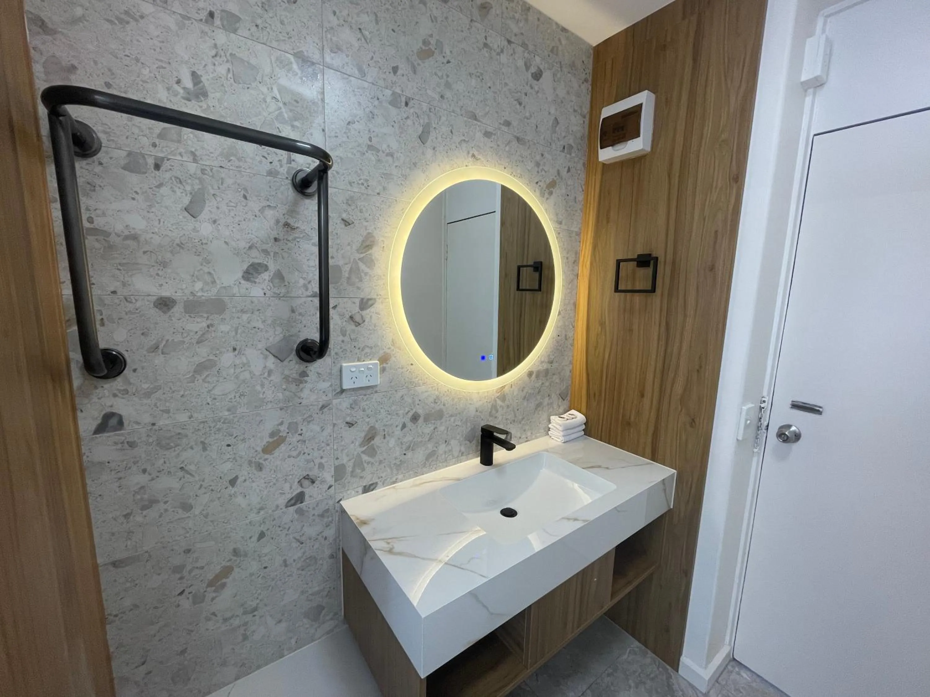 Bathroom in Kingsway Motel Geelong