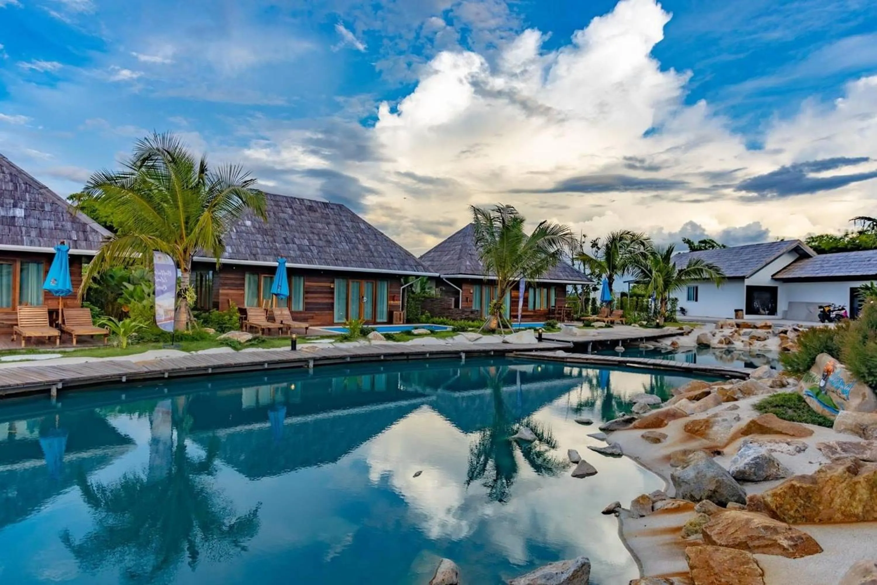 Swimming pool in Buffalo Island Resort
