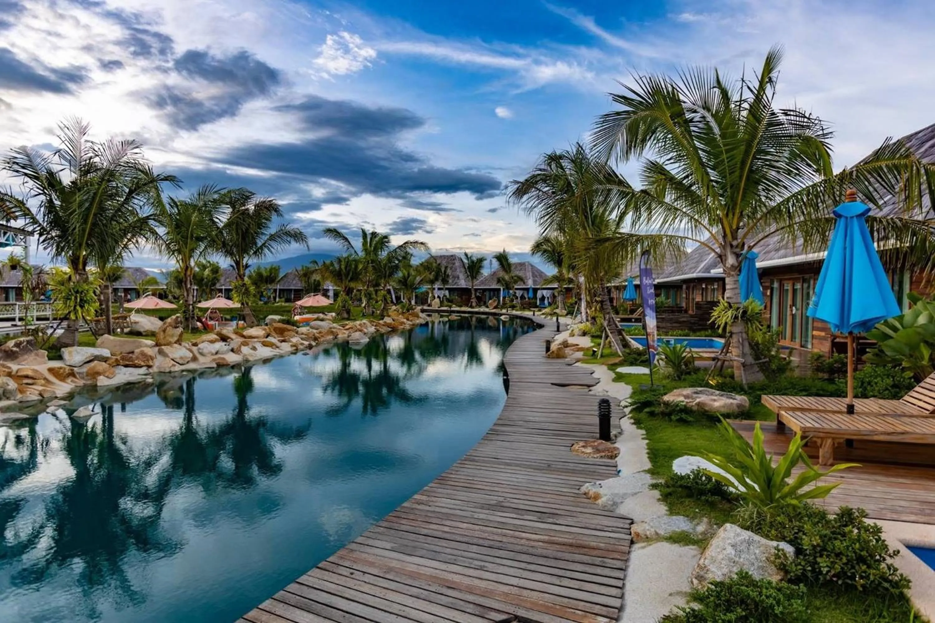 Swimming pool in Buffalo Island Resort