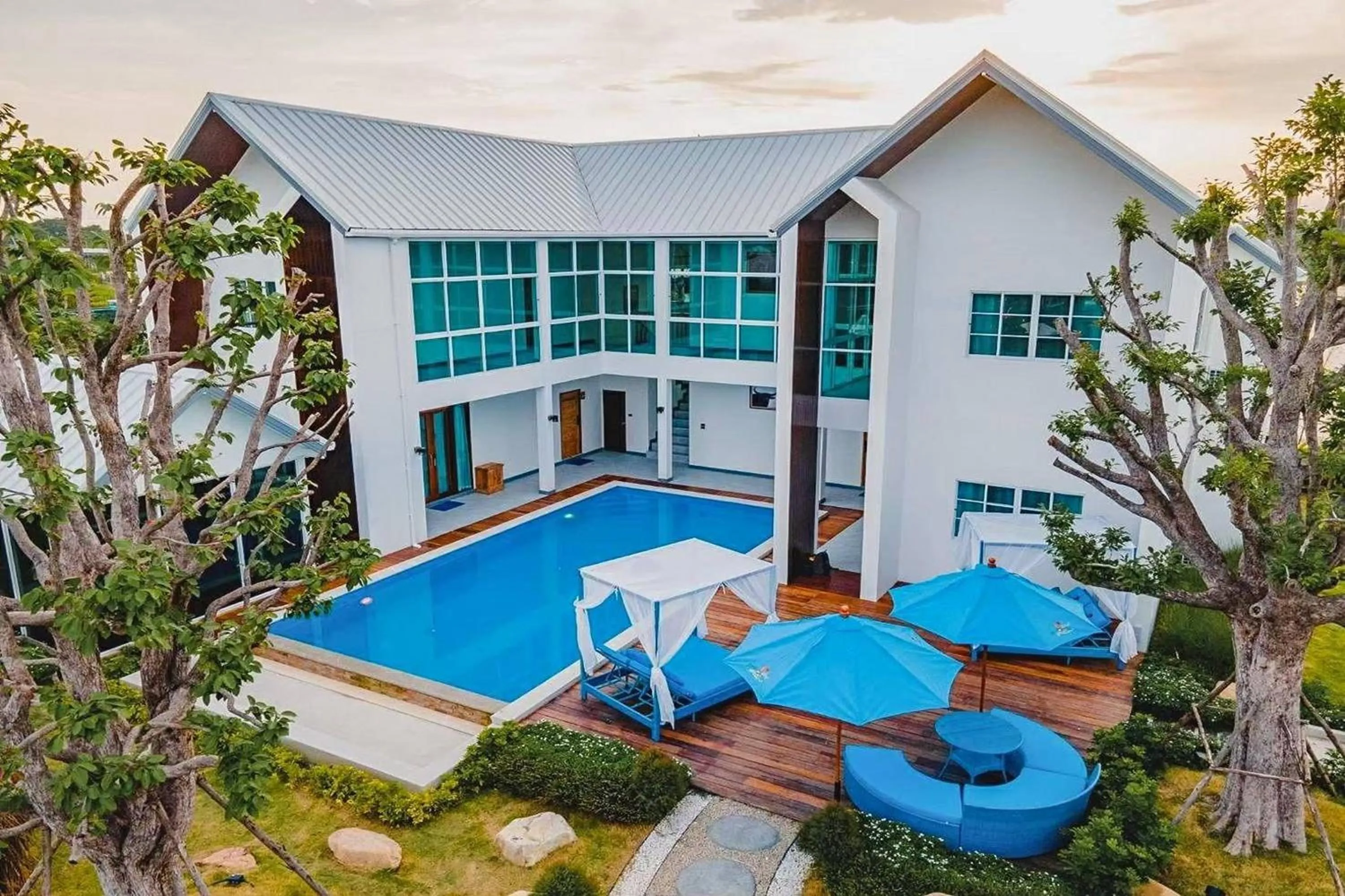 Swimming pool in Buffalo Island Resort