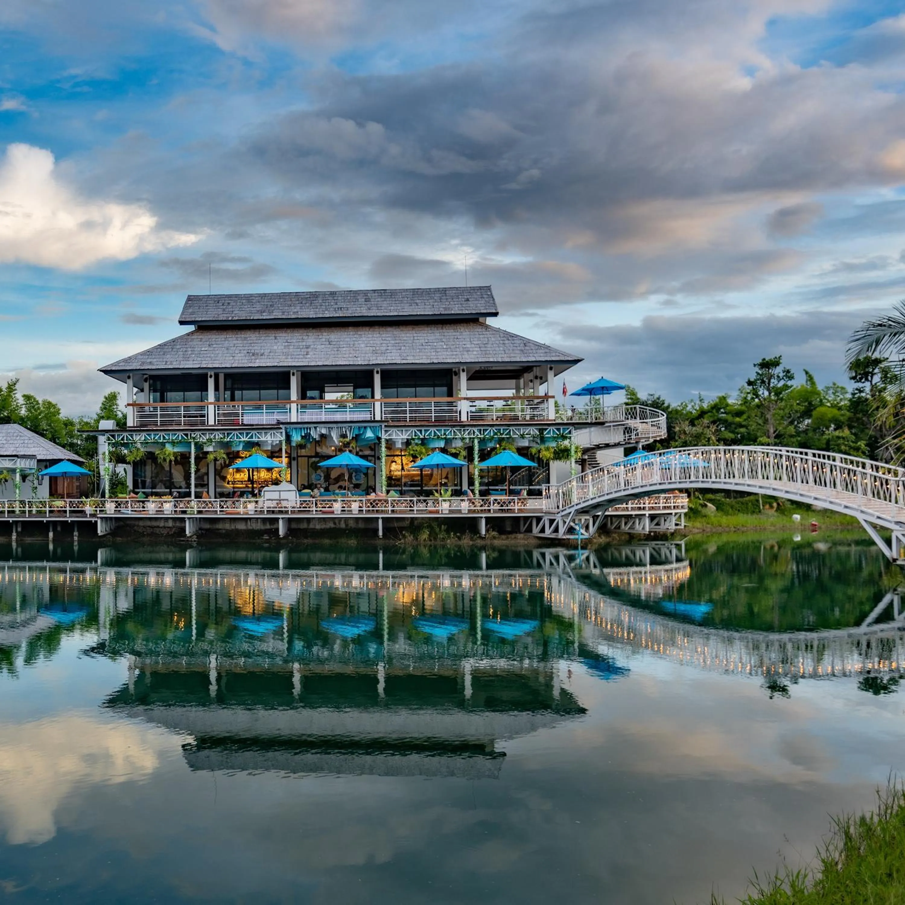 Restaurant/places to eat in Buffalo Island Resort