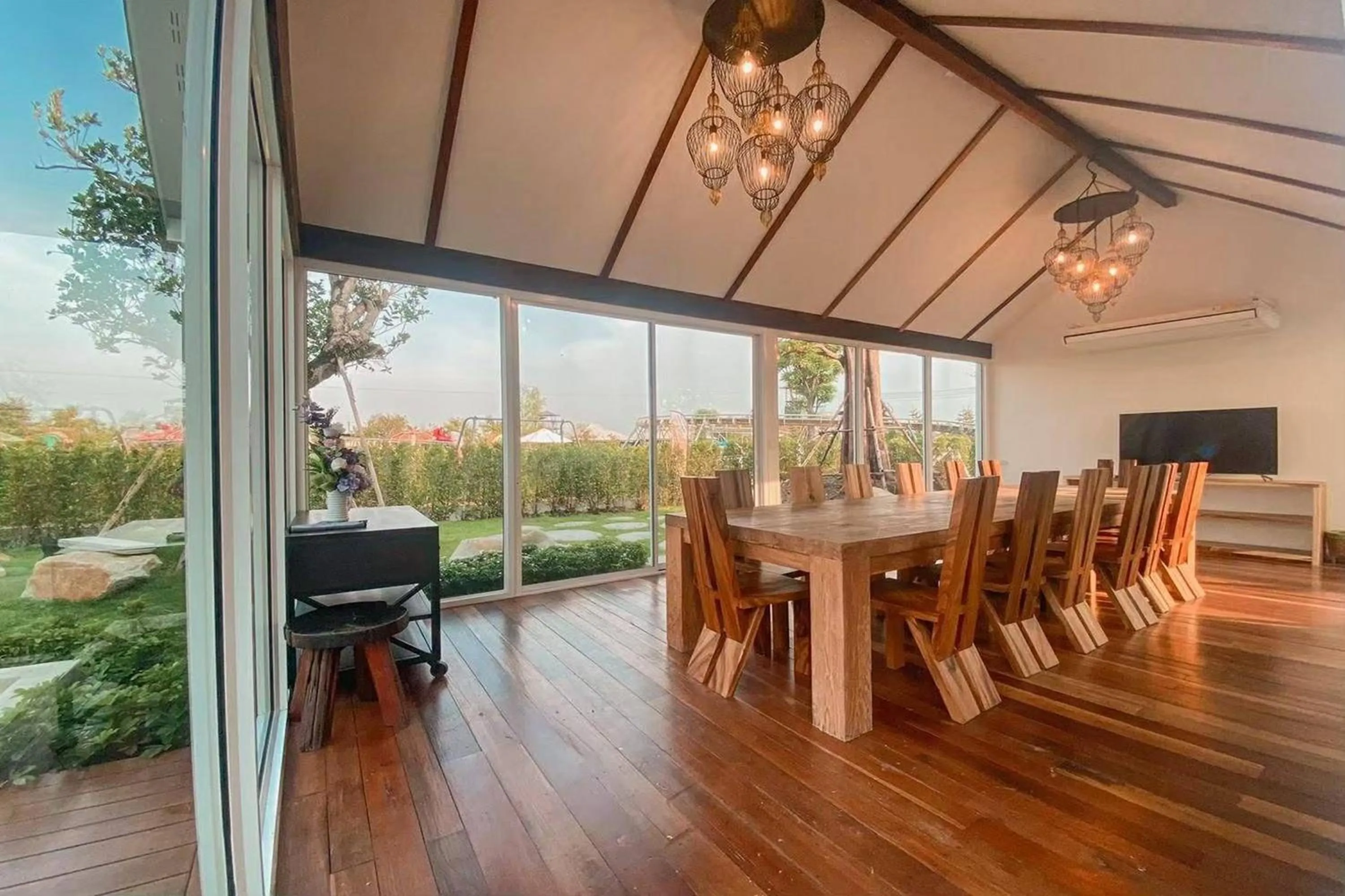 Dining area in Buffalo Island Resort