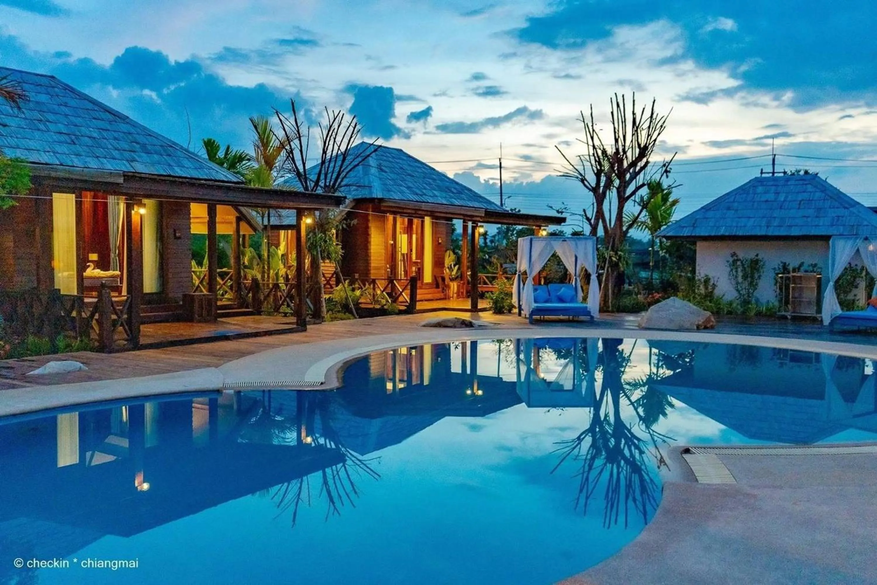 Swimming pool in Buffalo Island Resort