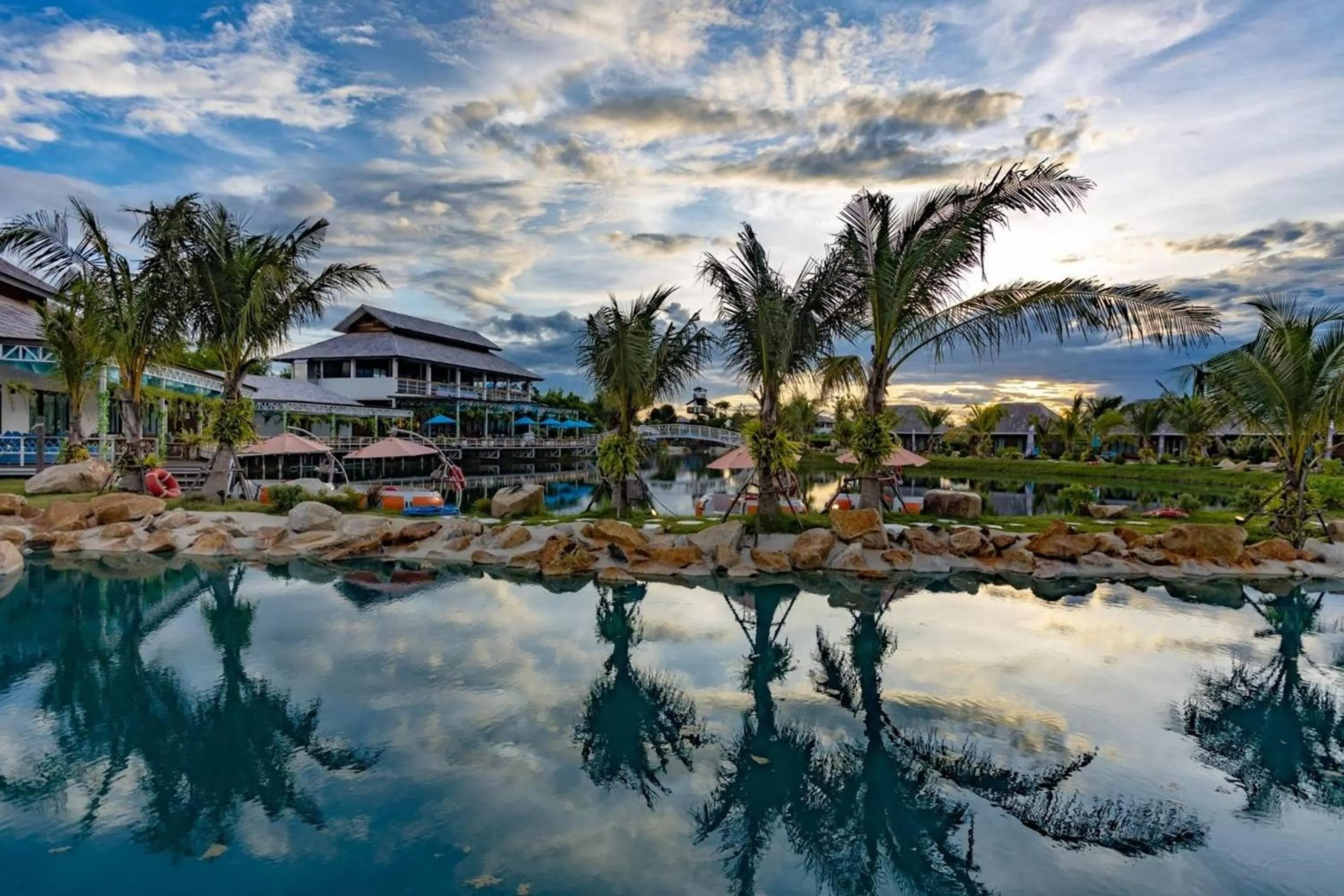 Swimming pool in Buffalo Island Resort