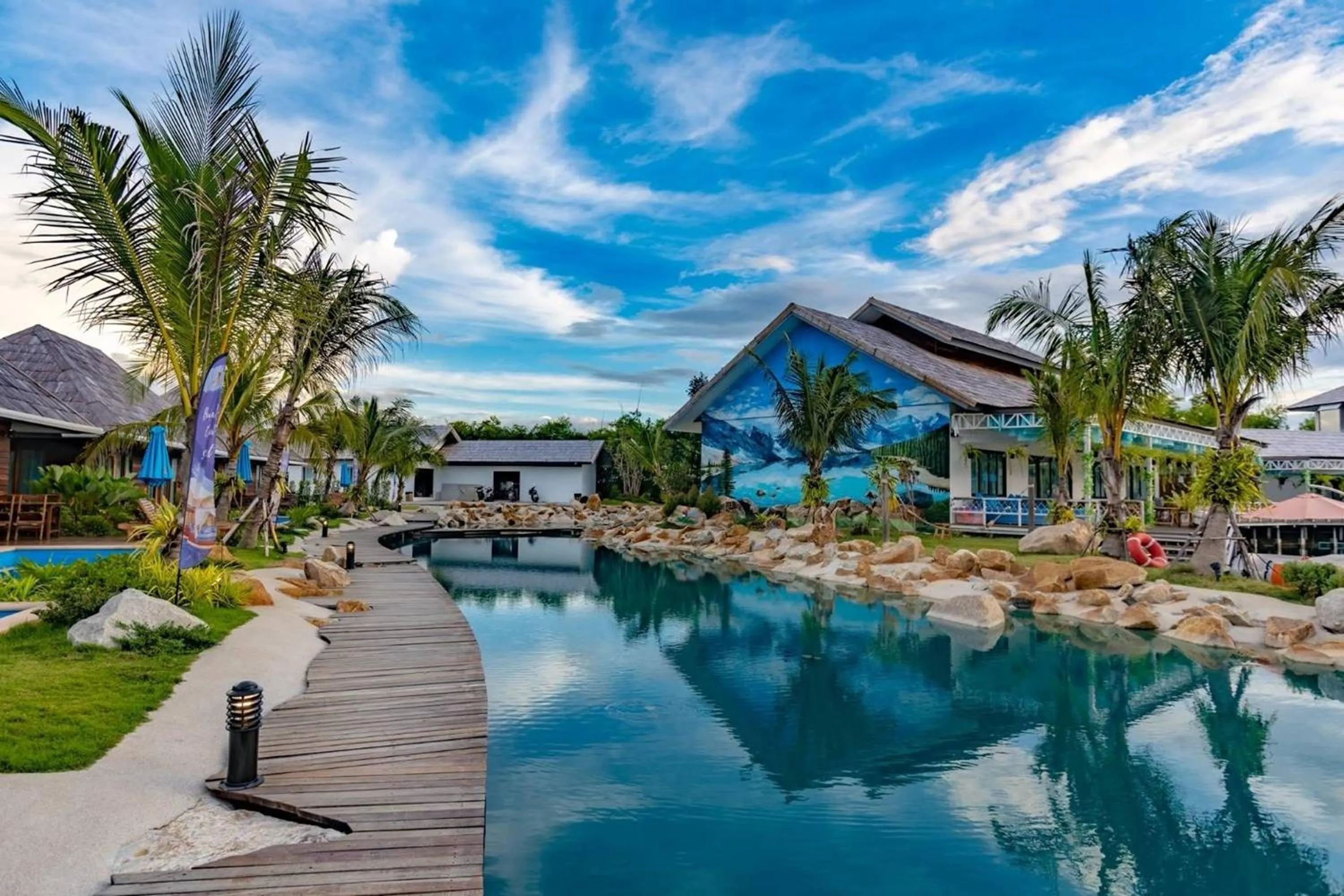 Swimming pool in Buffalo Island Resort
