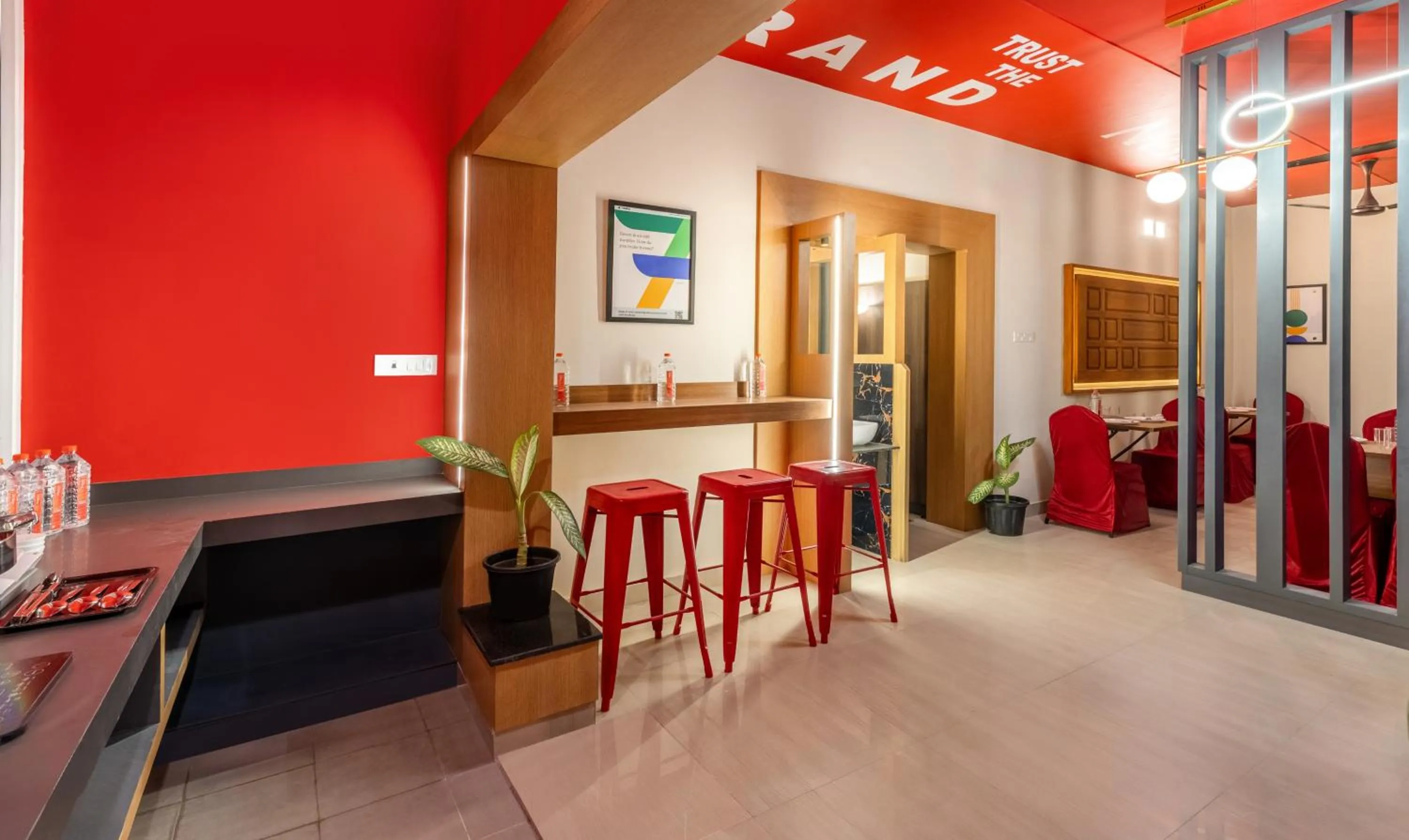 Restaurant/places to eat in Treebo Premium Nestlay Rooms Nungambakkam