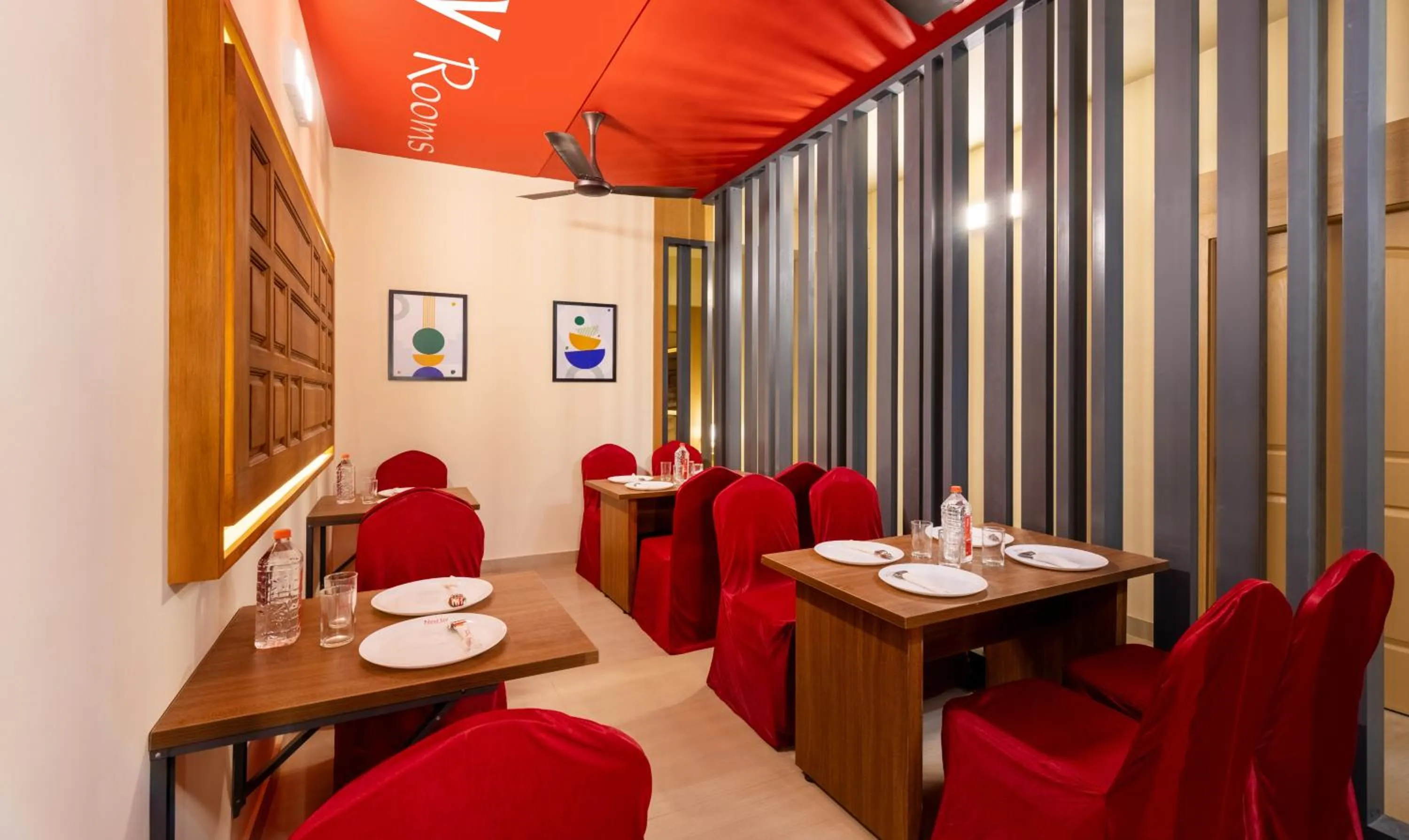 Restaurant/places to eat in Treebo Premium Nestlay Rooms Nungambakkam
