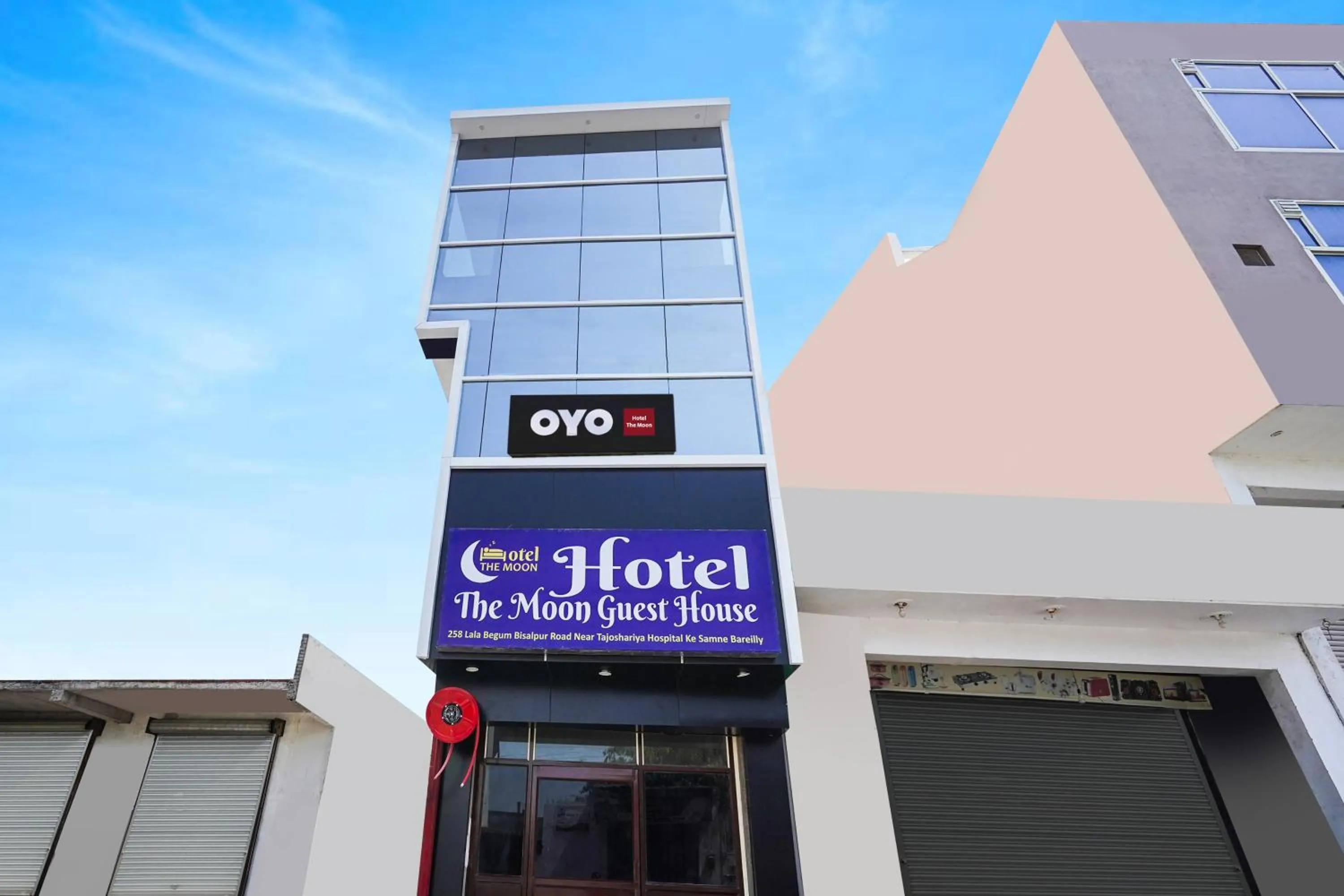 Facade/entrance in Hotel O The Moon